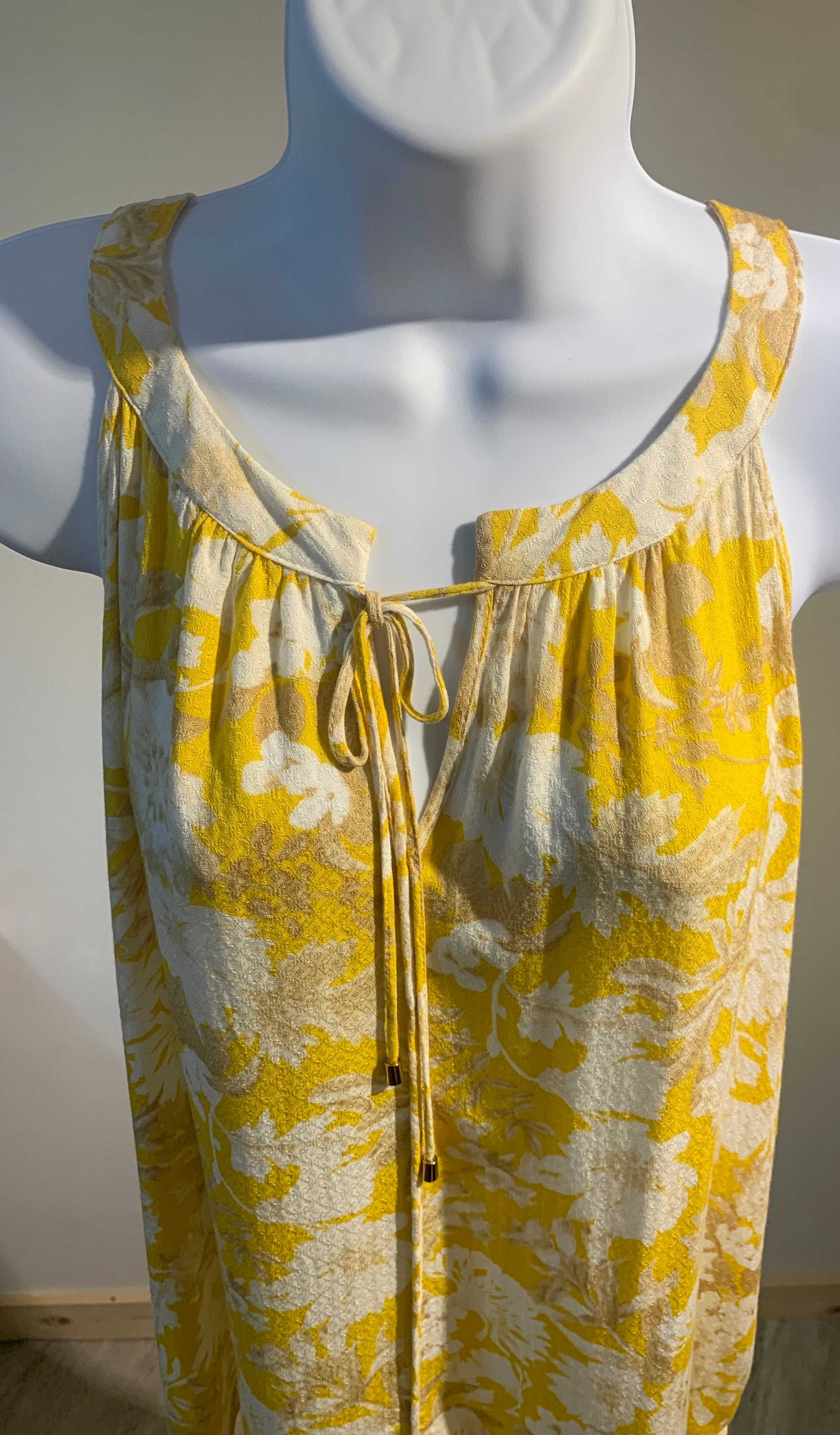 ROSE & OLIVE Sleeveless Blouse - Consigned with VARDO Vintage & Valuables vvvardo.ca