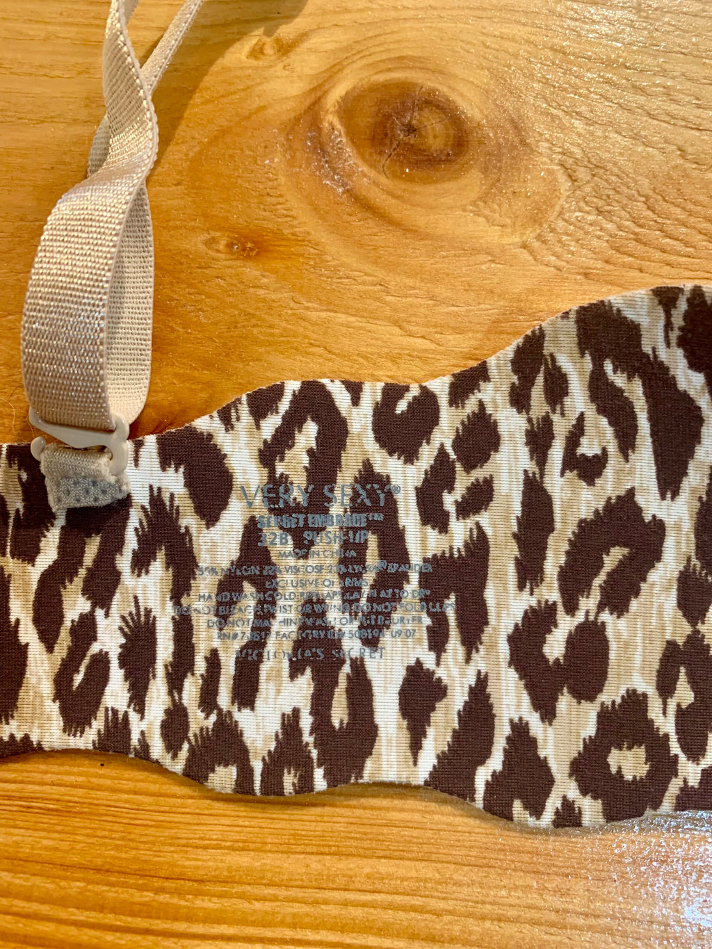 VICTORIA'S SECRET VERY SEXY 32B BRA- Consigned with VARDO Vintage & Valuables vvvardo.ca