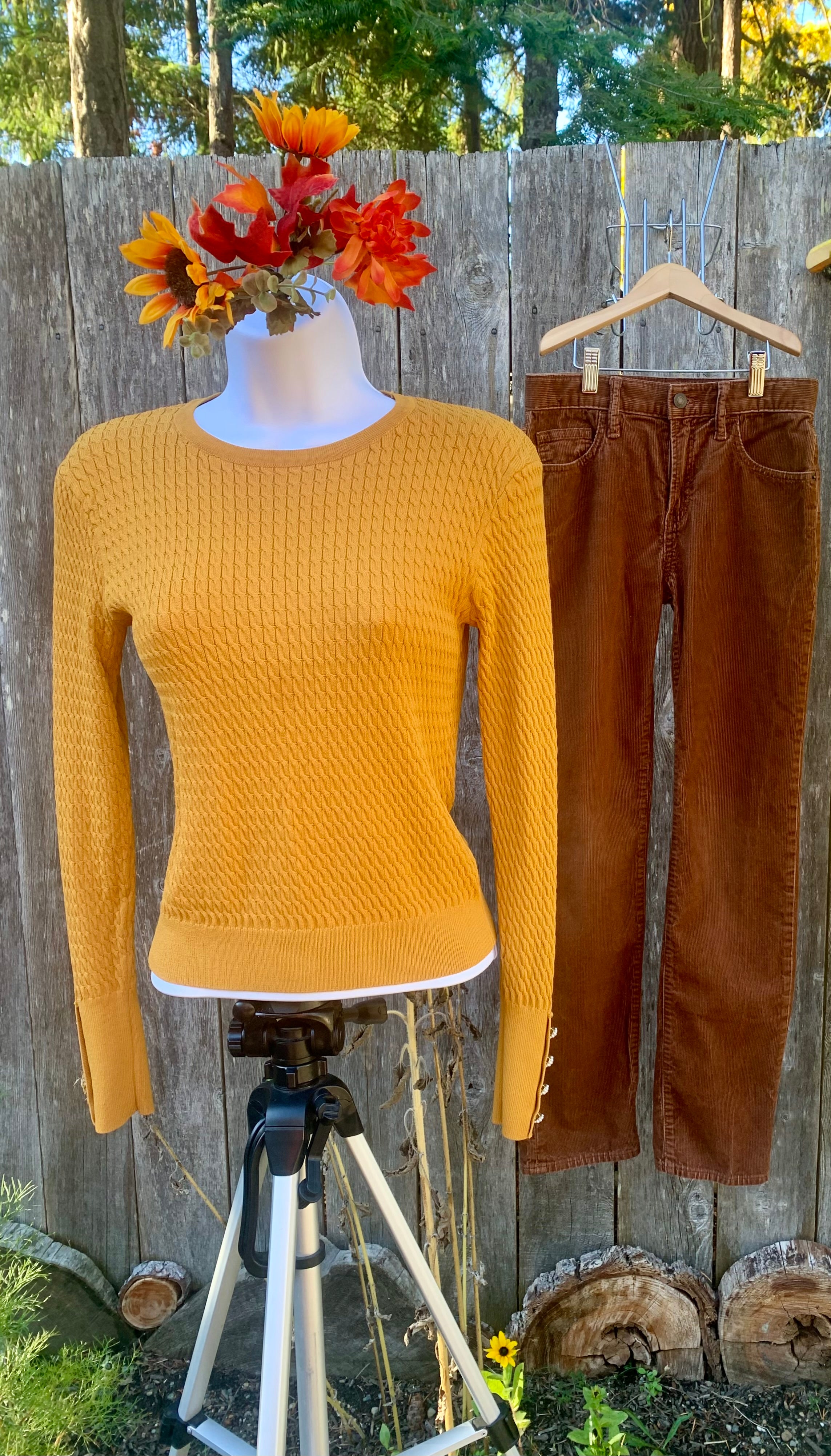 ZARA SWEATER with faux PERL BUTTONS at the cuffs- Consigned with VARDO Vintage & Valuables vvvardo.ca