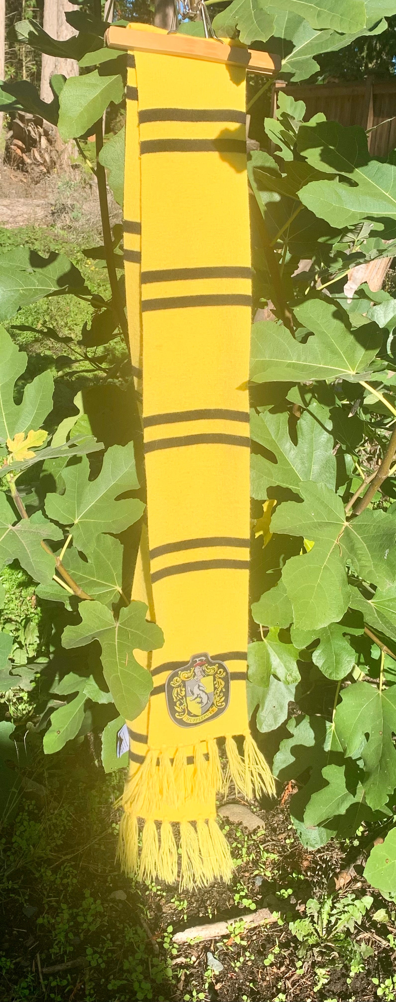 HUFFLEPUFF HARRY POTTER SCARF- Consigned with VARDO Vintage & Valuables vvvardo.ca