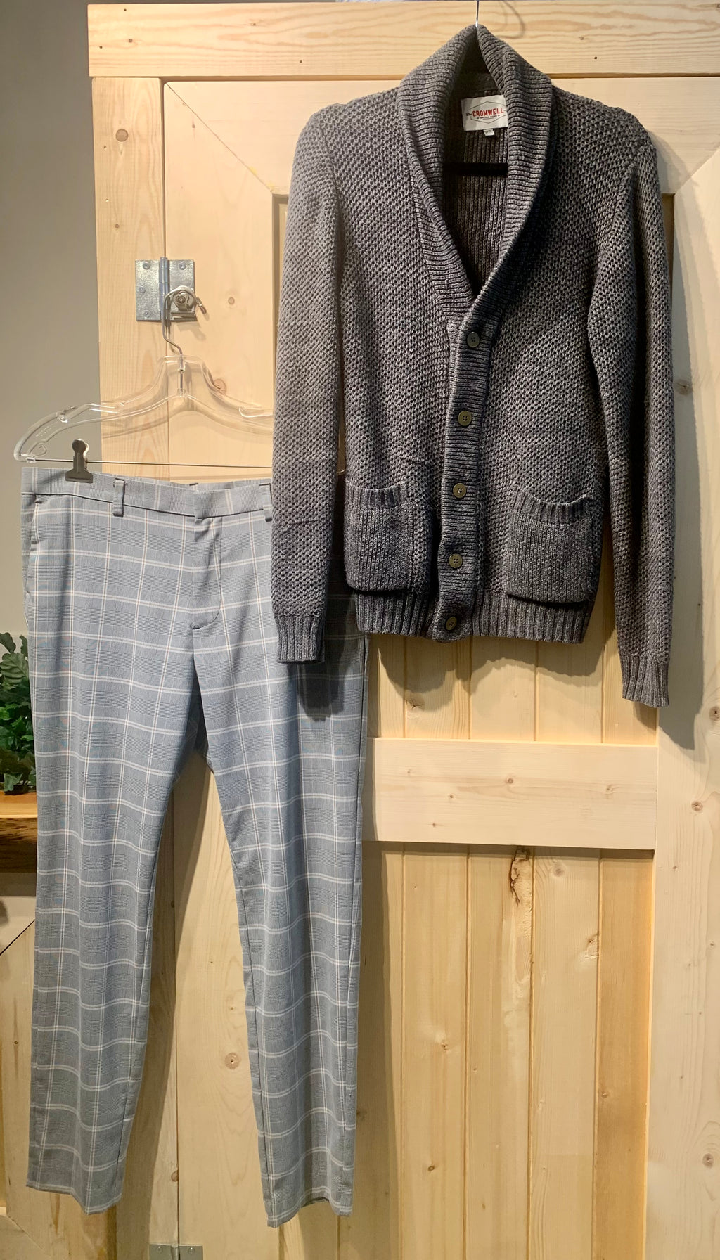 H&M SKINNY FIT DRESS PANTS- Consigned with VARDO Vintage & Valuables vvvardo.ca