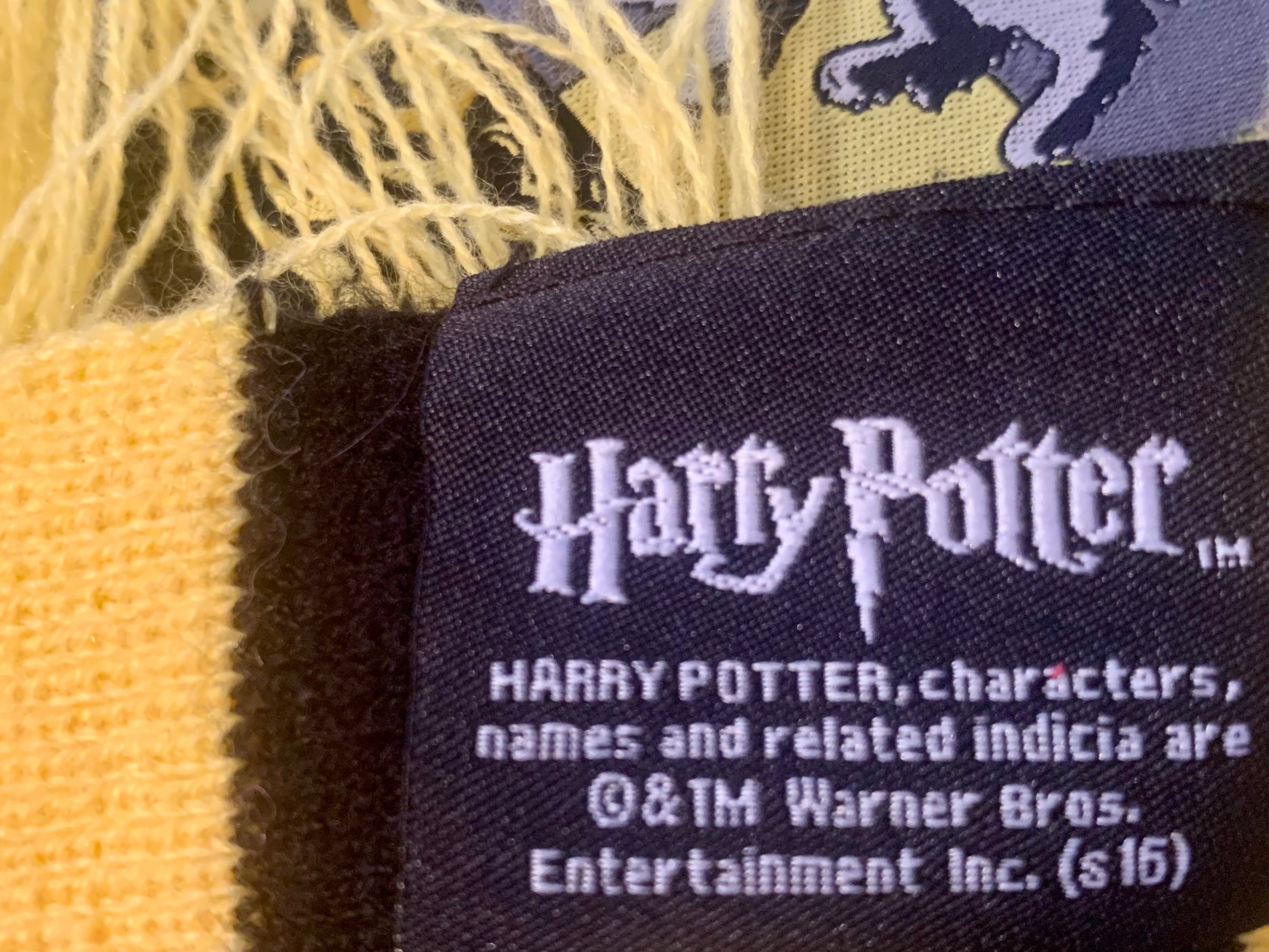 HUFFLEPUFF HARRY POTTER SCARF- Consigned with VARDO Vintage & Valuables vvvardo.ca