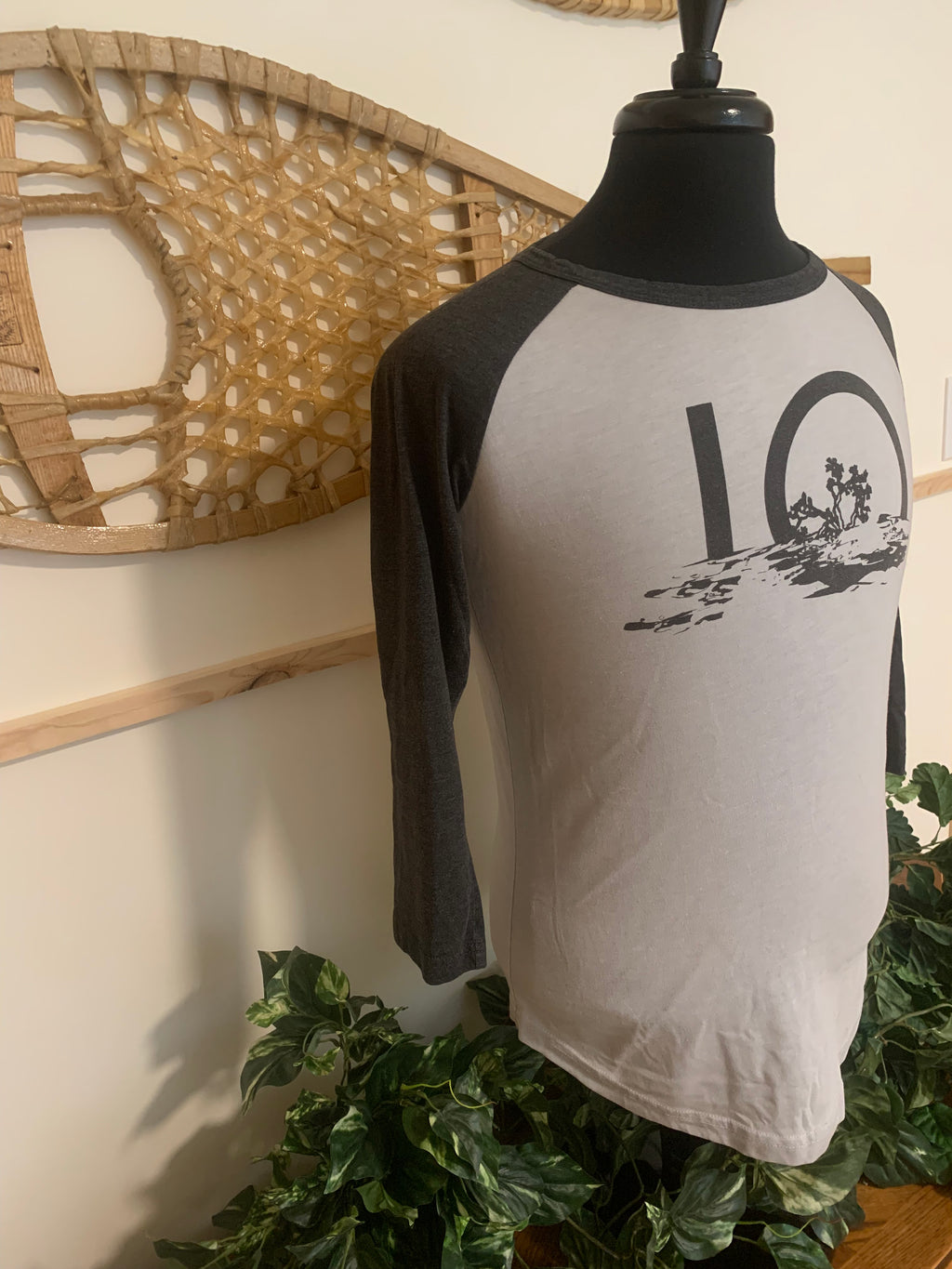 TENTREE Jersey Shirt - Consigned with VARDO Vintage & Valuables vvvardo.ca