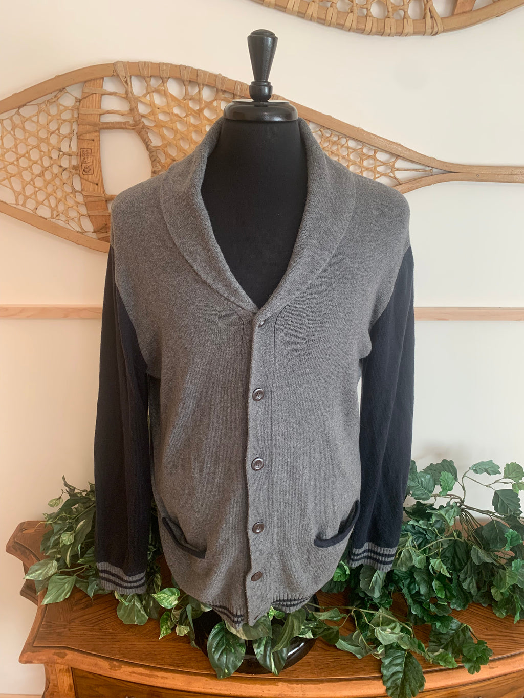GAP Cardigan - Consigned with VARDO Vintage & Valuables vvvardo.ca