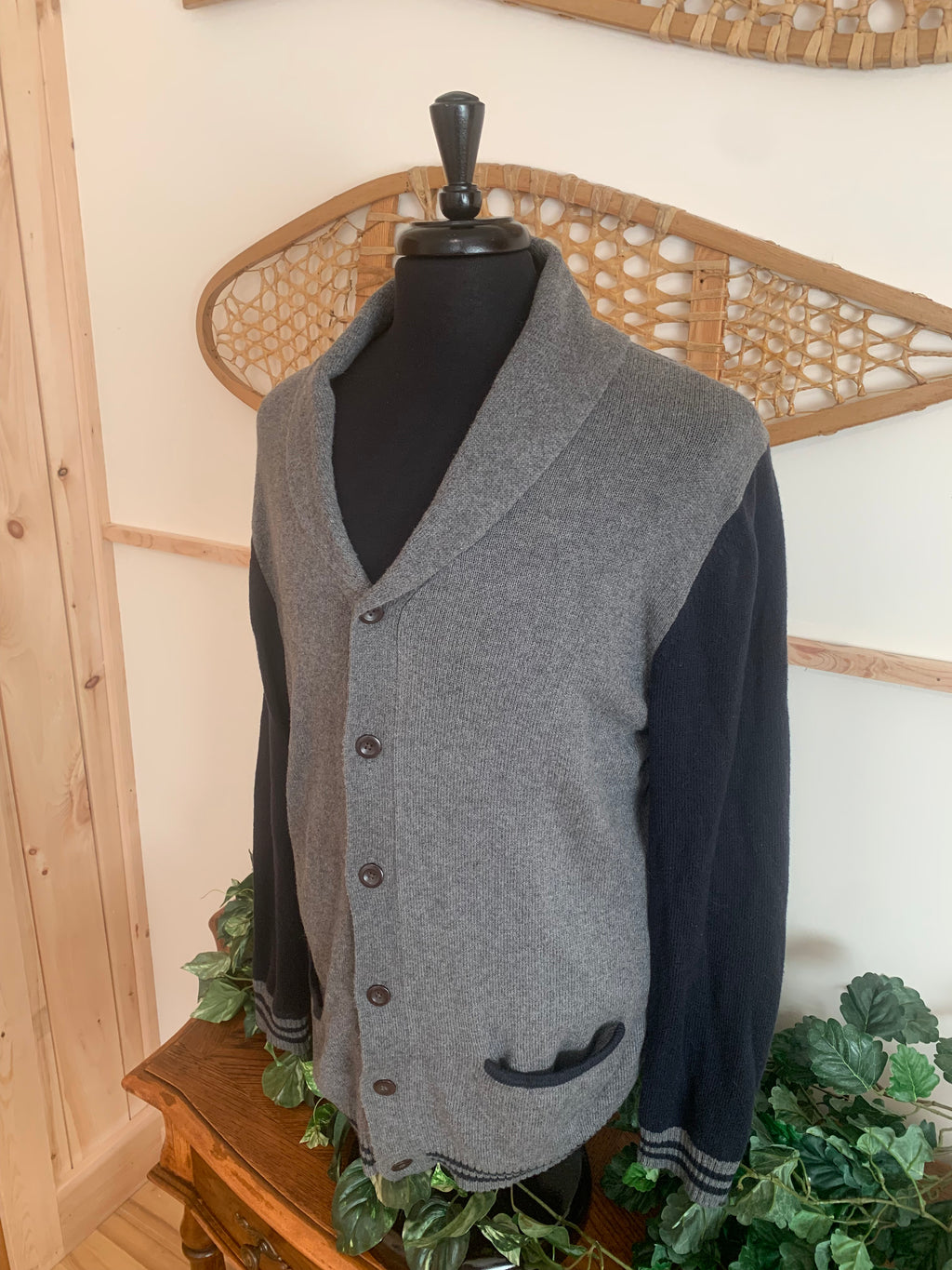 GAP Cardigan - Consigned with VARDO Vintage & Valuables vvvardo.ca