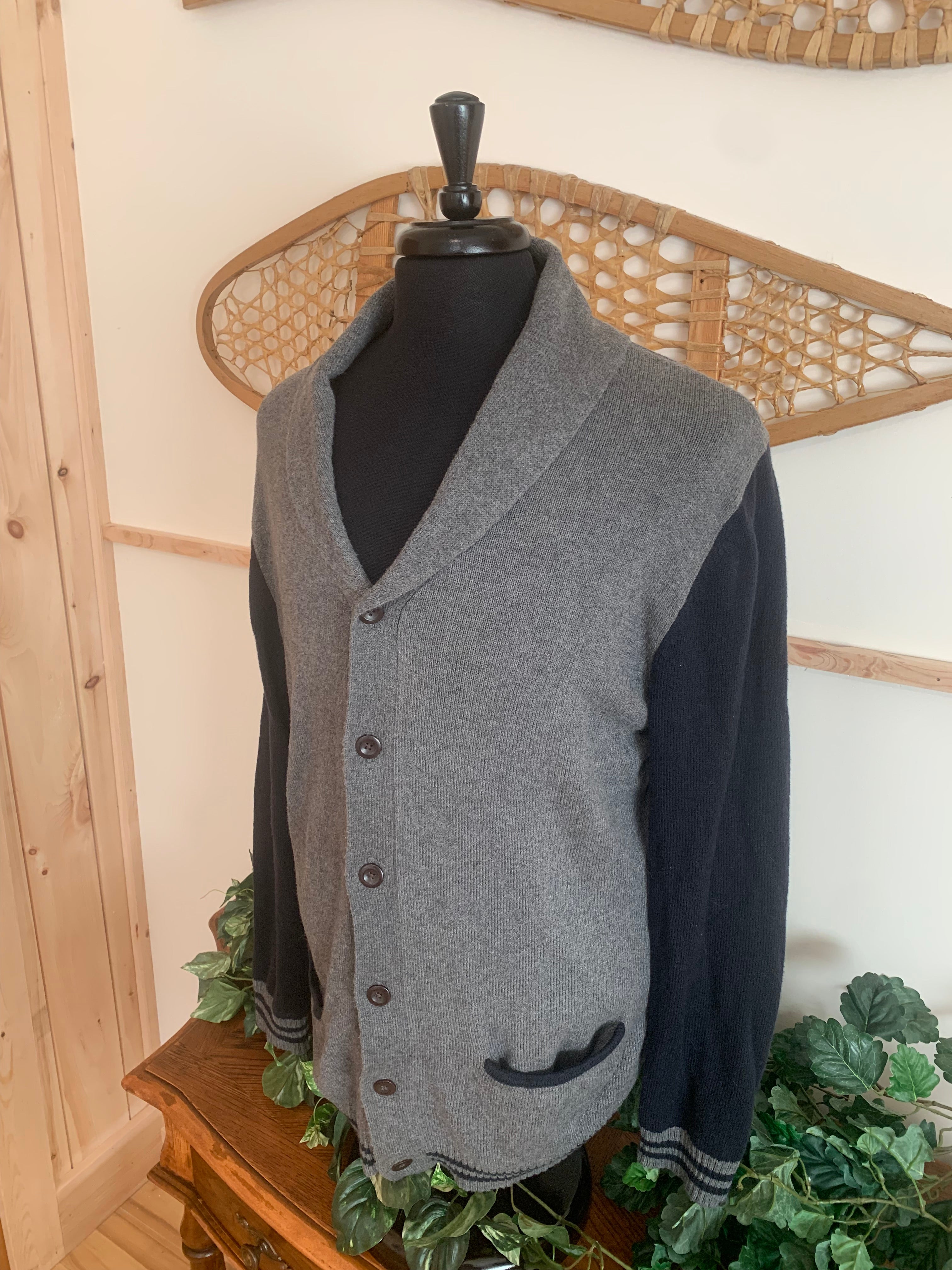 GAP Cardigan - Consigned with VARDO Vintage & Valuables vvvardo.ca