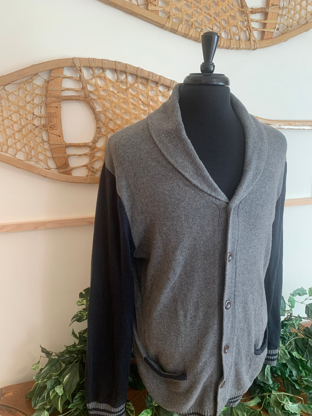 GAP Cardigan - Consigned with VARDO Vintage & Valuables vvvardo.ca