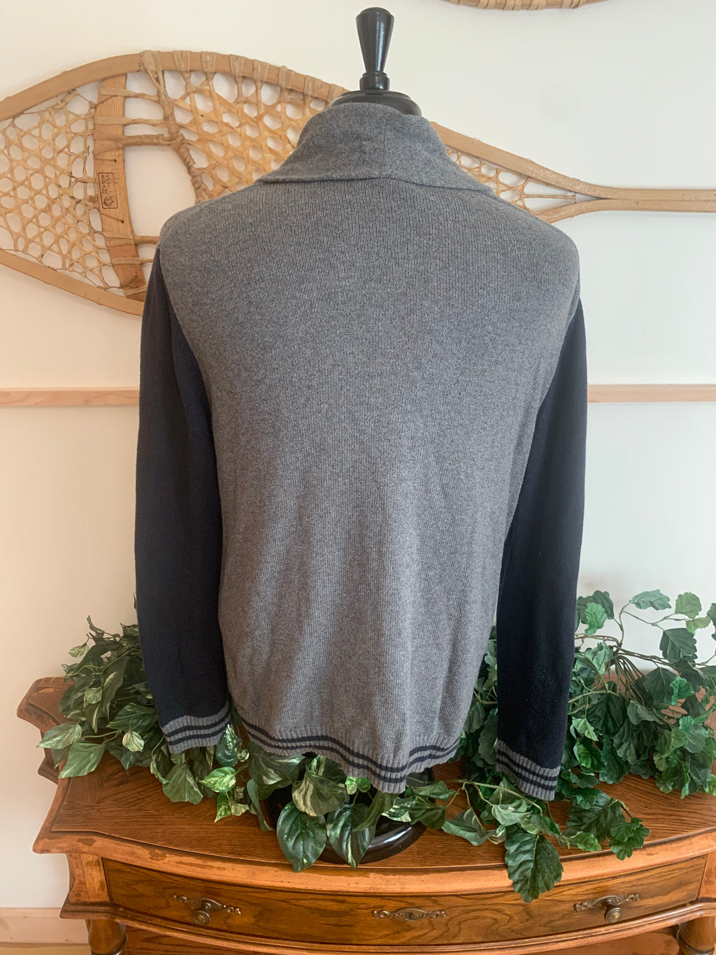 GAP Cardigan - Consigned with VARDO Vintage & Valuables vvvardo.ca