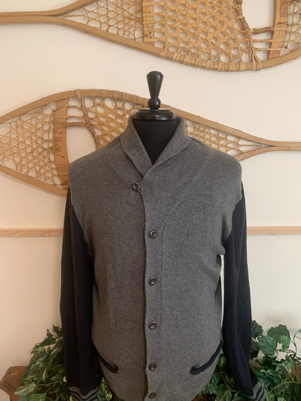 GAP Cardigan - Consigned with VARDO Vintage & Valuables vvvardo.ca