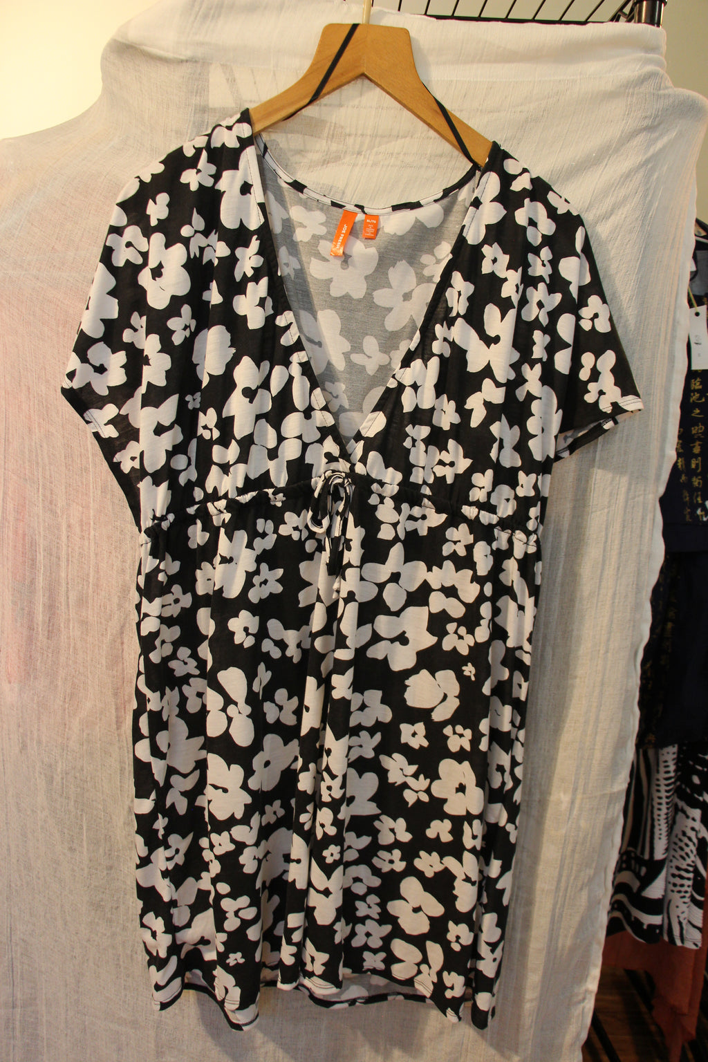 Size XL New Joe Fresh Black and White Floral Short Sleeve Dress