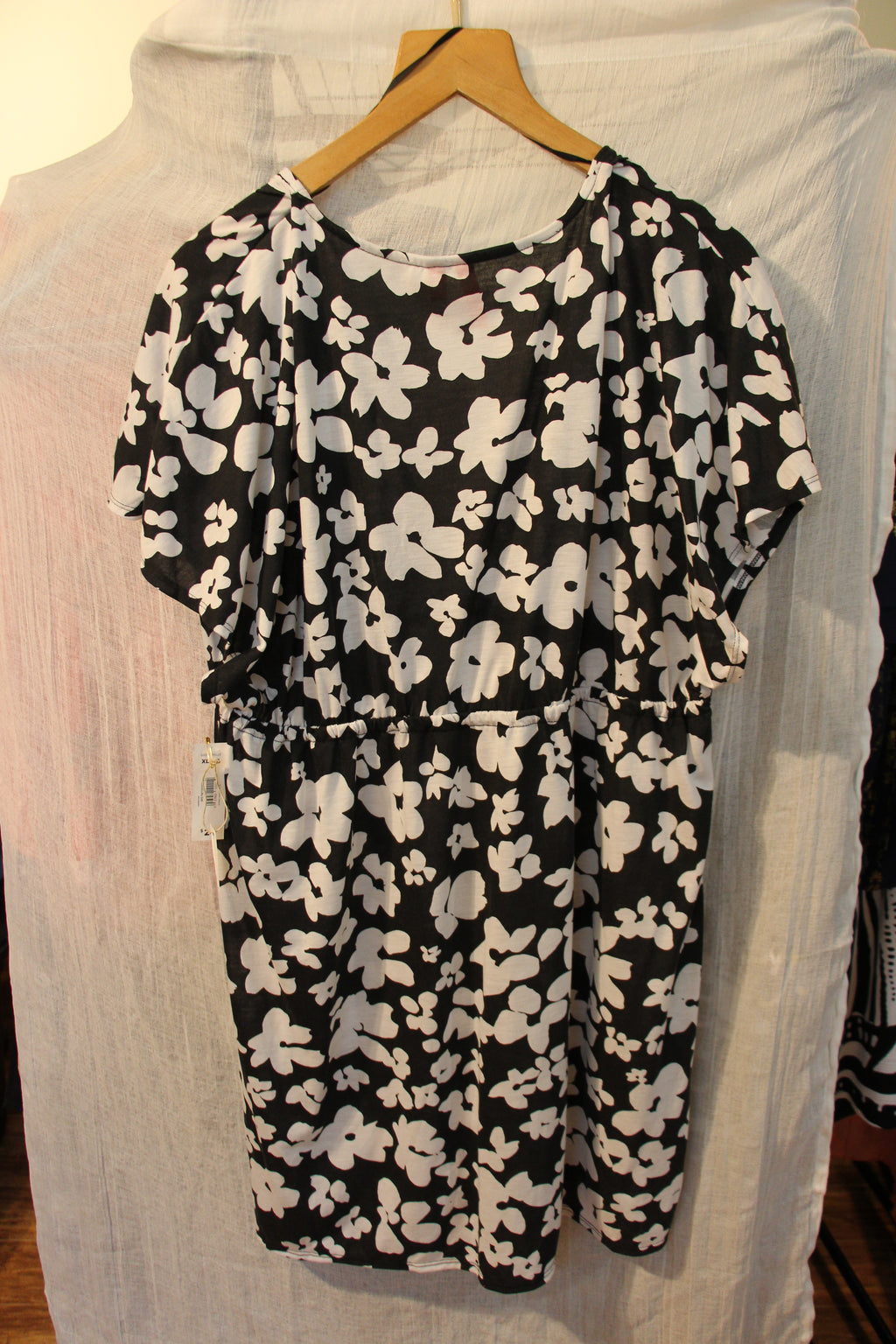 Size XL New Joe Fresh Black and White Floral Short Sleeve Dress