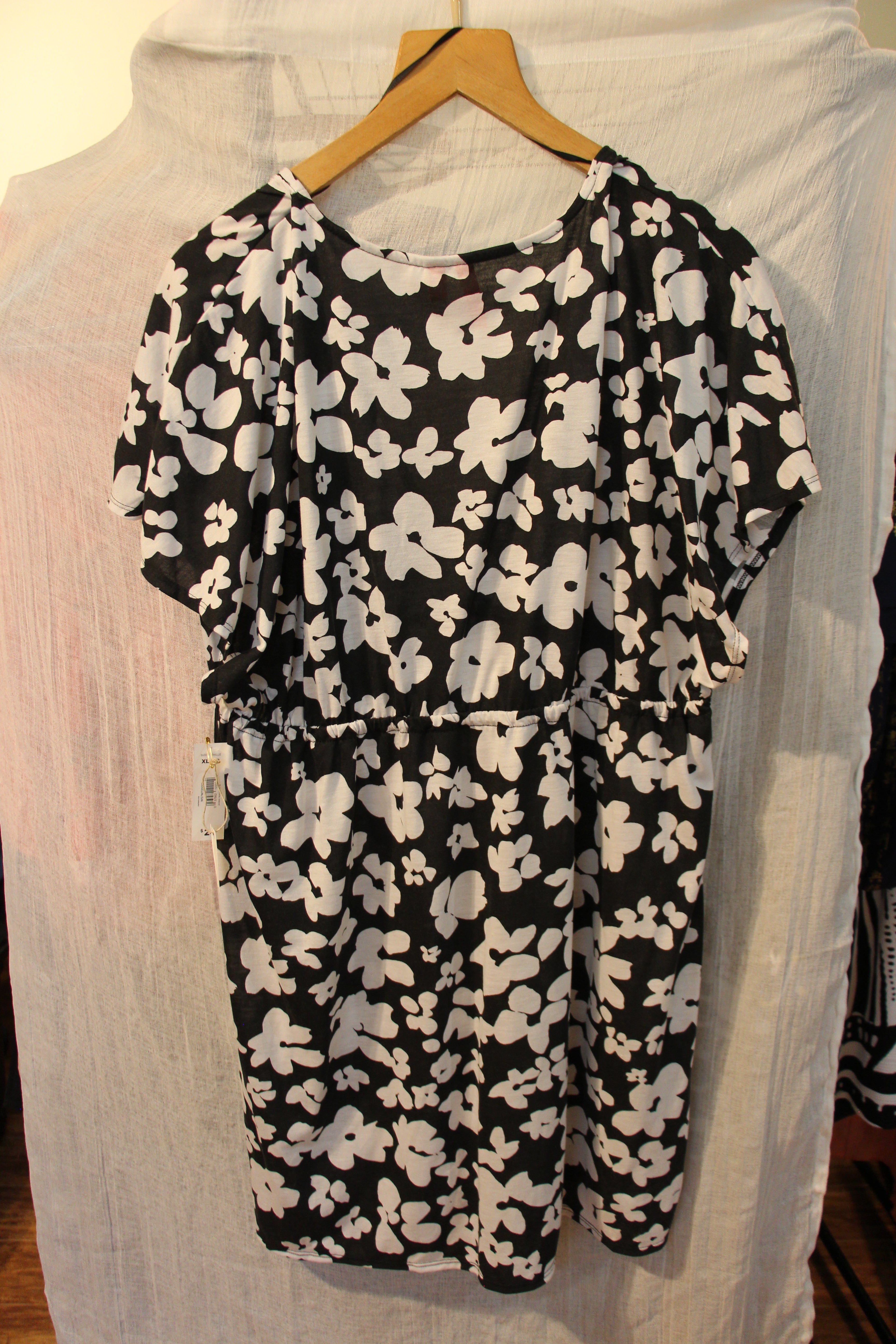 Size XL New Joe Fresh Black and White Floral Short Sleeve Dress
