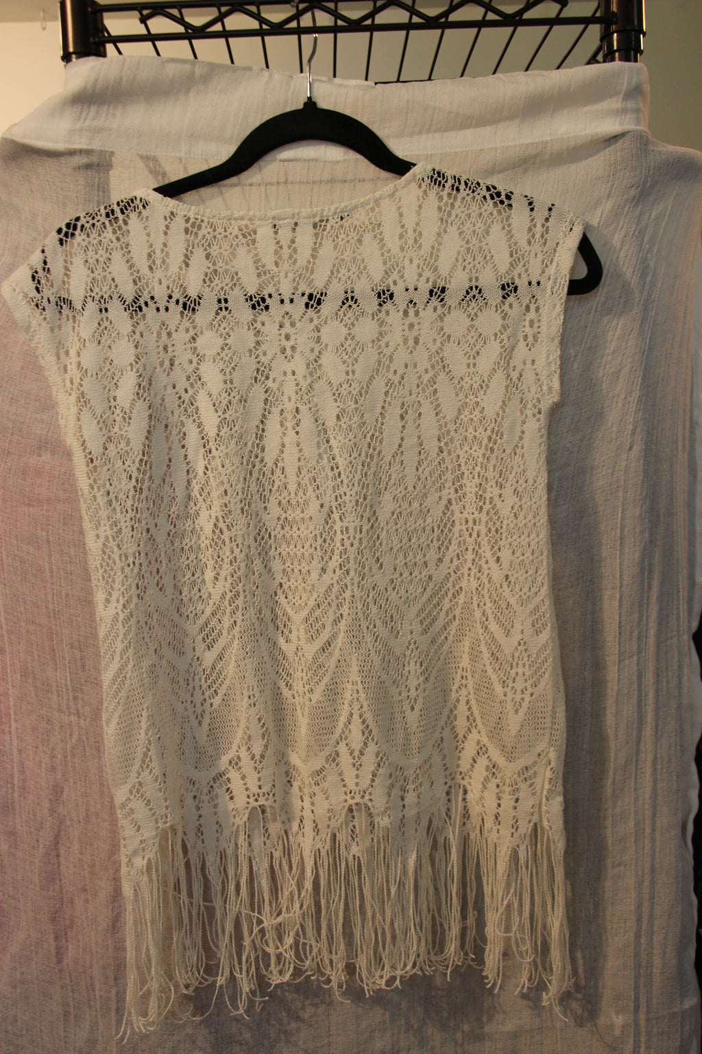 Size XS Suzy Shier White Lace And Tassel Top