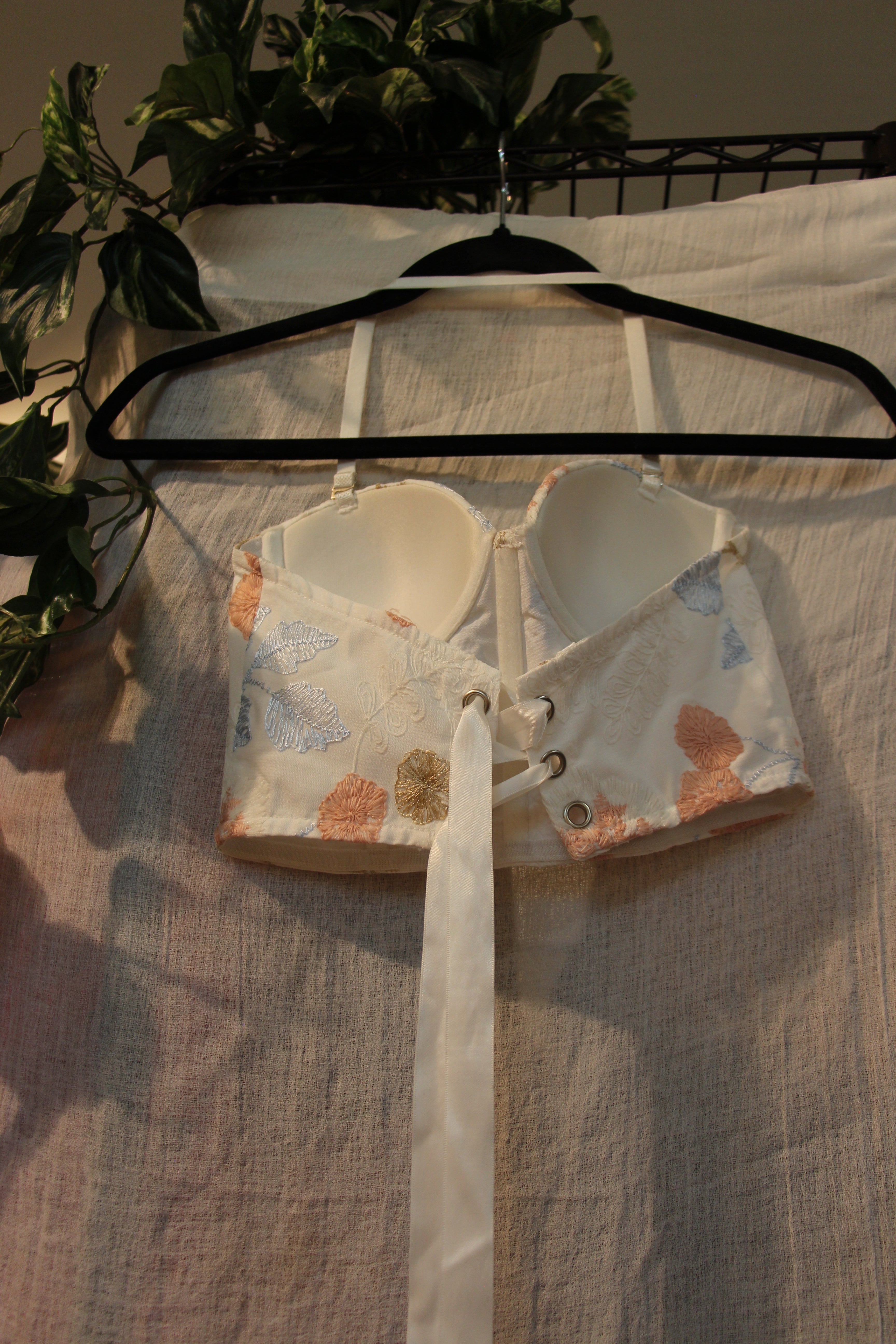 Size 34 2 Effordram White Floral Embroidery Adjustable Spaghetti Strap Bodice