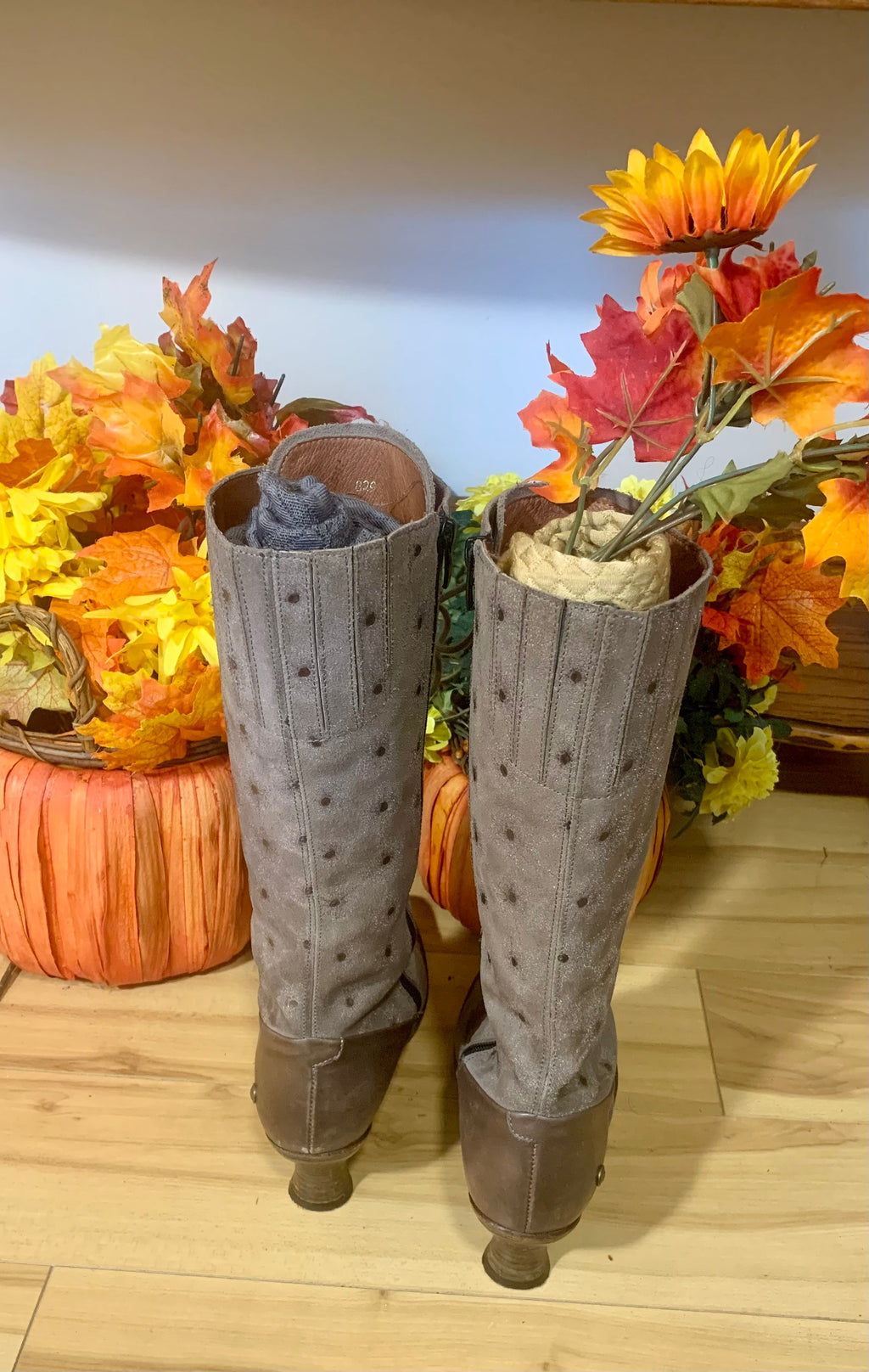 NEOSENS BOOTS - Consigned with VARDO Vintage & Valuables vvvardo.ca