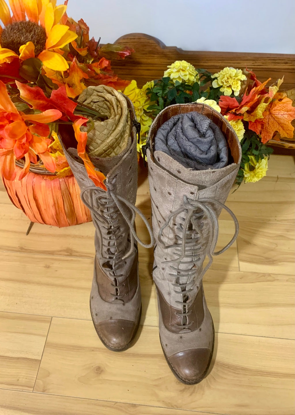 NEOSENS BOOTS - Consigned with VARDO Vintage & Valuables vvvardo.ca