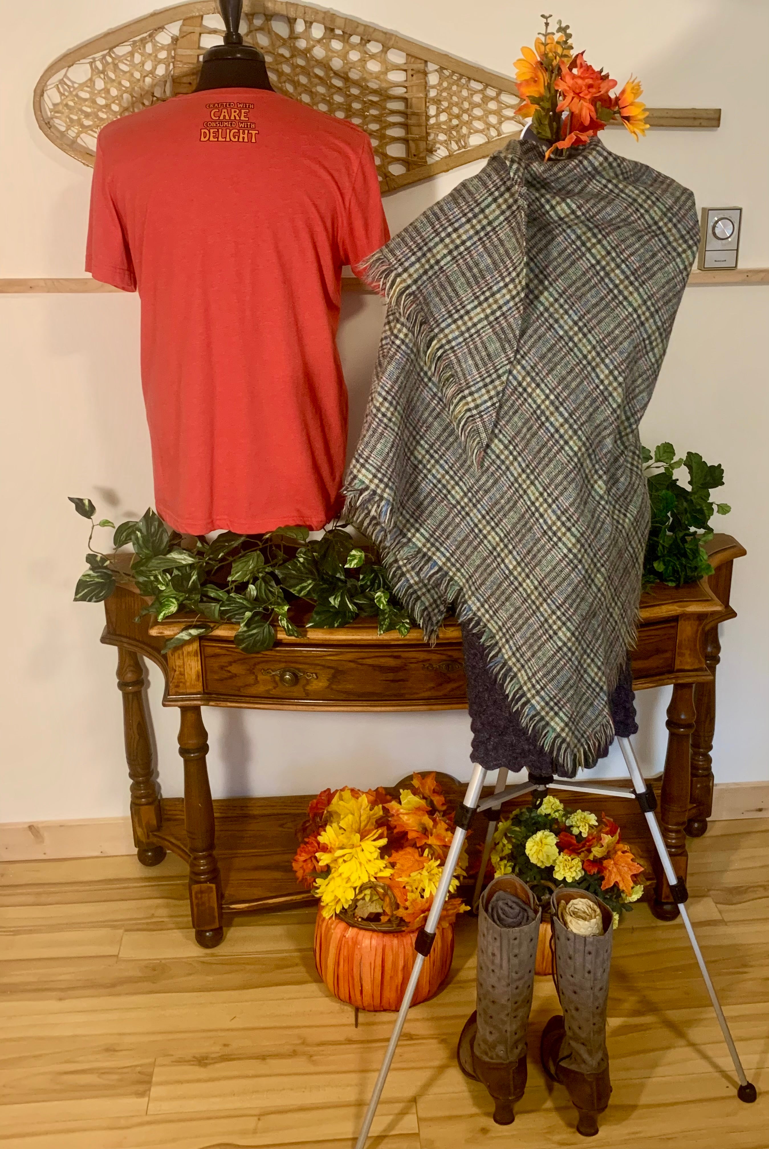 TARTAN WOOL Triangular tartan shawl/WRAP - Consigned with VARDO Vintage & Valuables vvvardo.ca