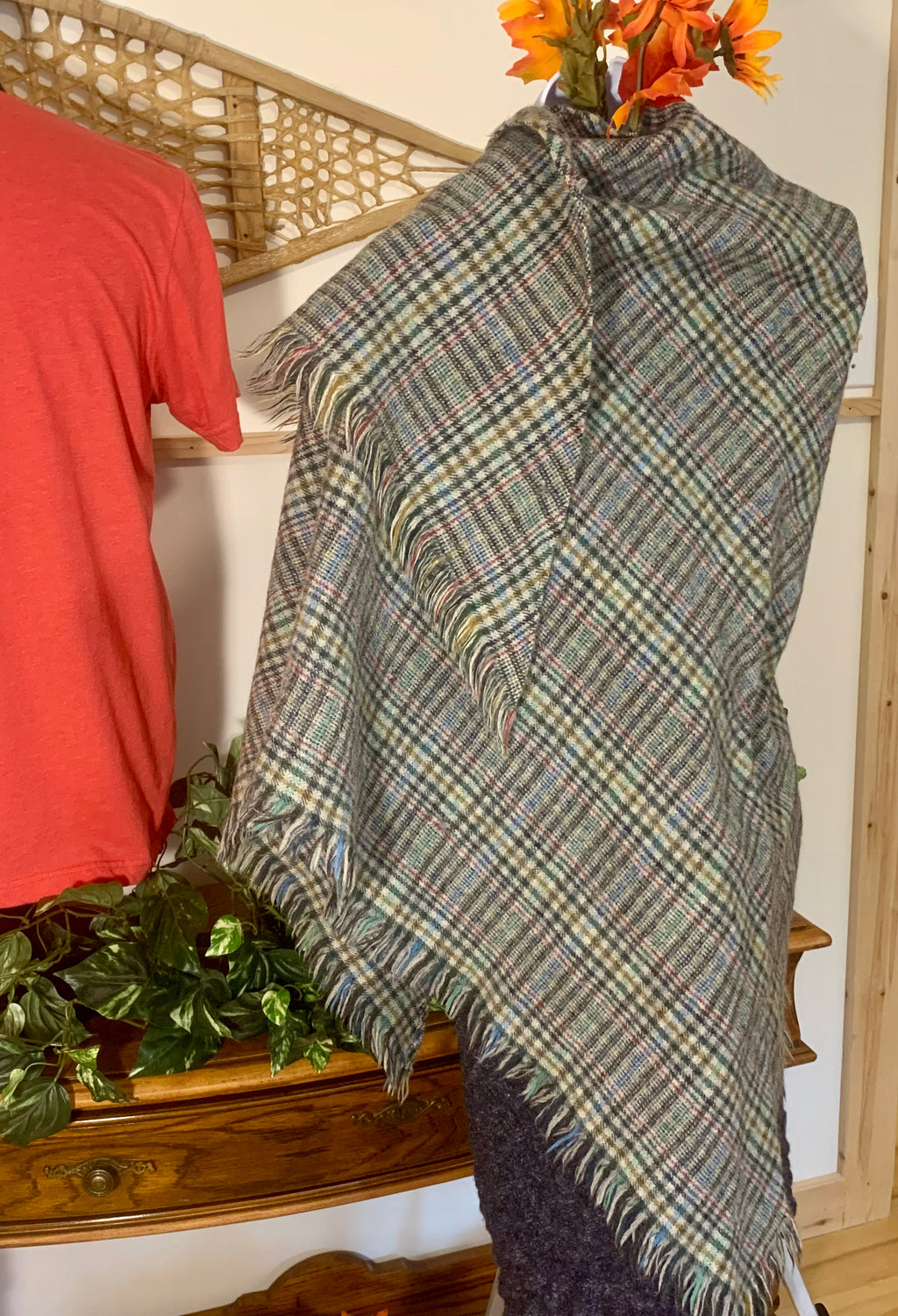 TARTAN WOOL Triangular tartan shawl/WRAP - Consigned with VARDO Vintage & Valuables vvvardo.ca