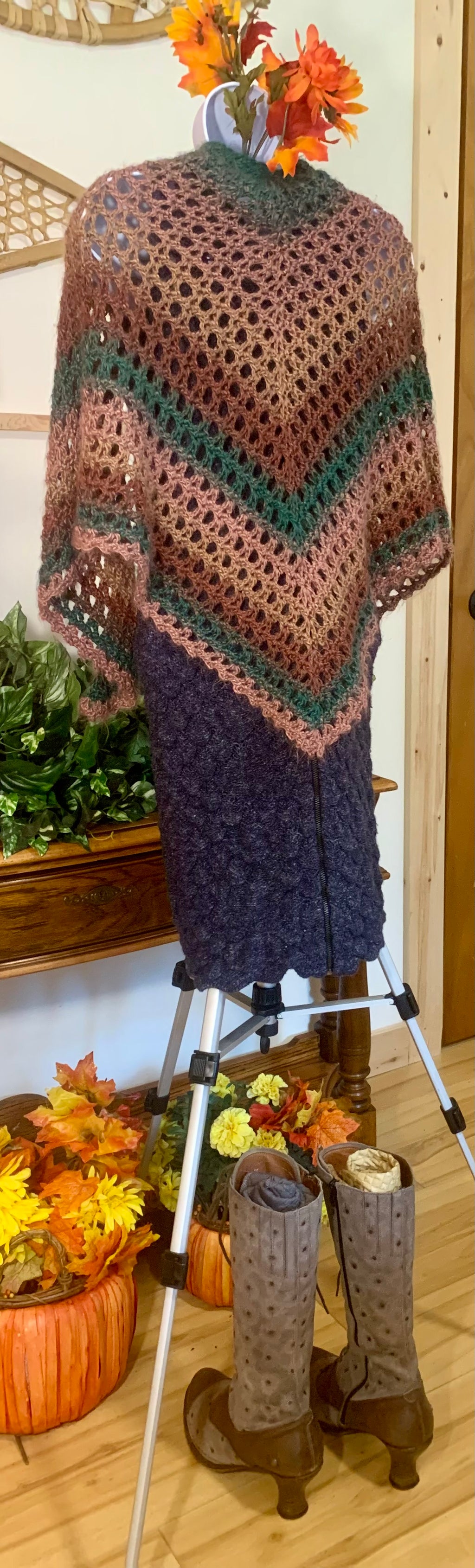 HANDMADE CROCHET triangle Shawl - Consigned with VARDO Vintage & Valuables vvvardo.ca