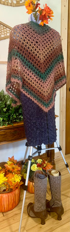 HANDMADE CROCHET triangle Shawl - Consigned with VARDO Vintage & Valuables vvvardo.ca