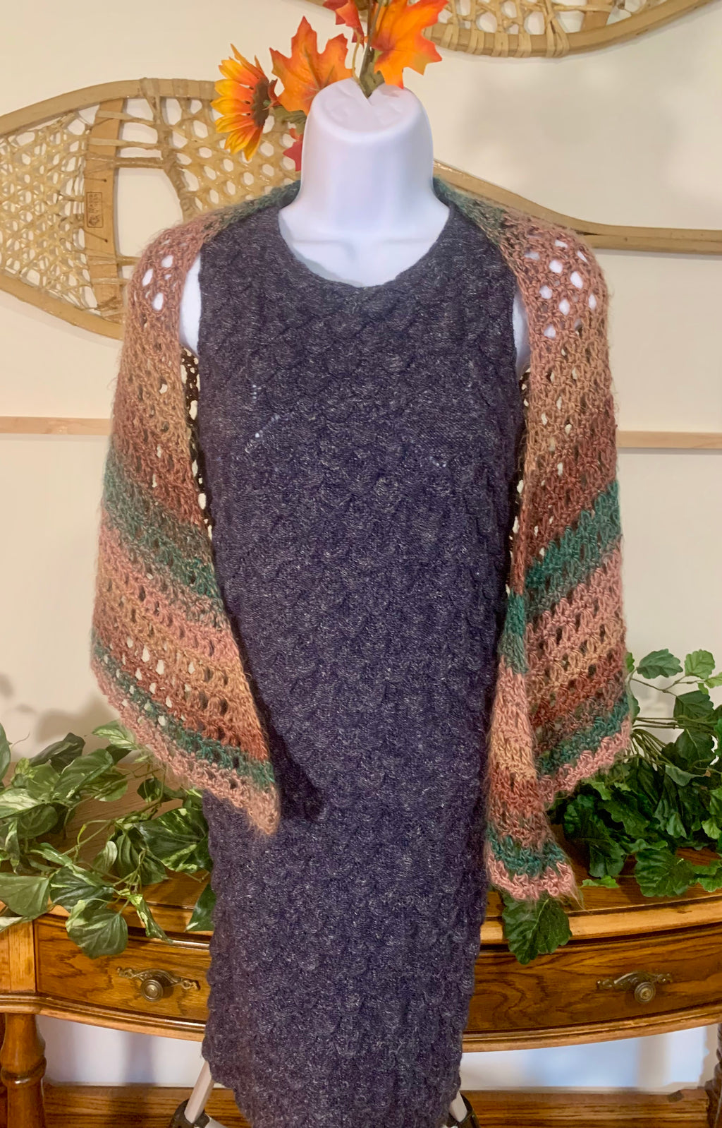 HANDMADE CROCHET triangle Shawl - Consigned with VARDO Vintage & Valuables vvvardo.ca