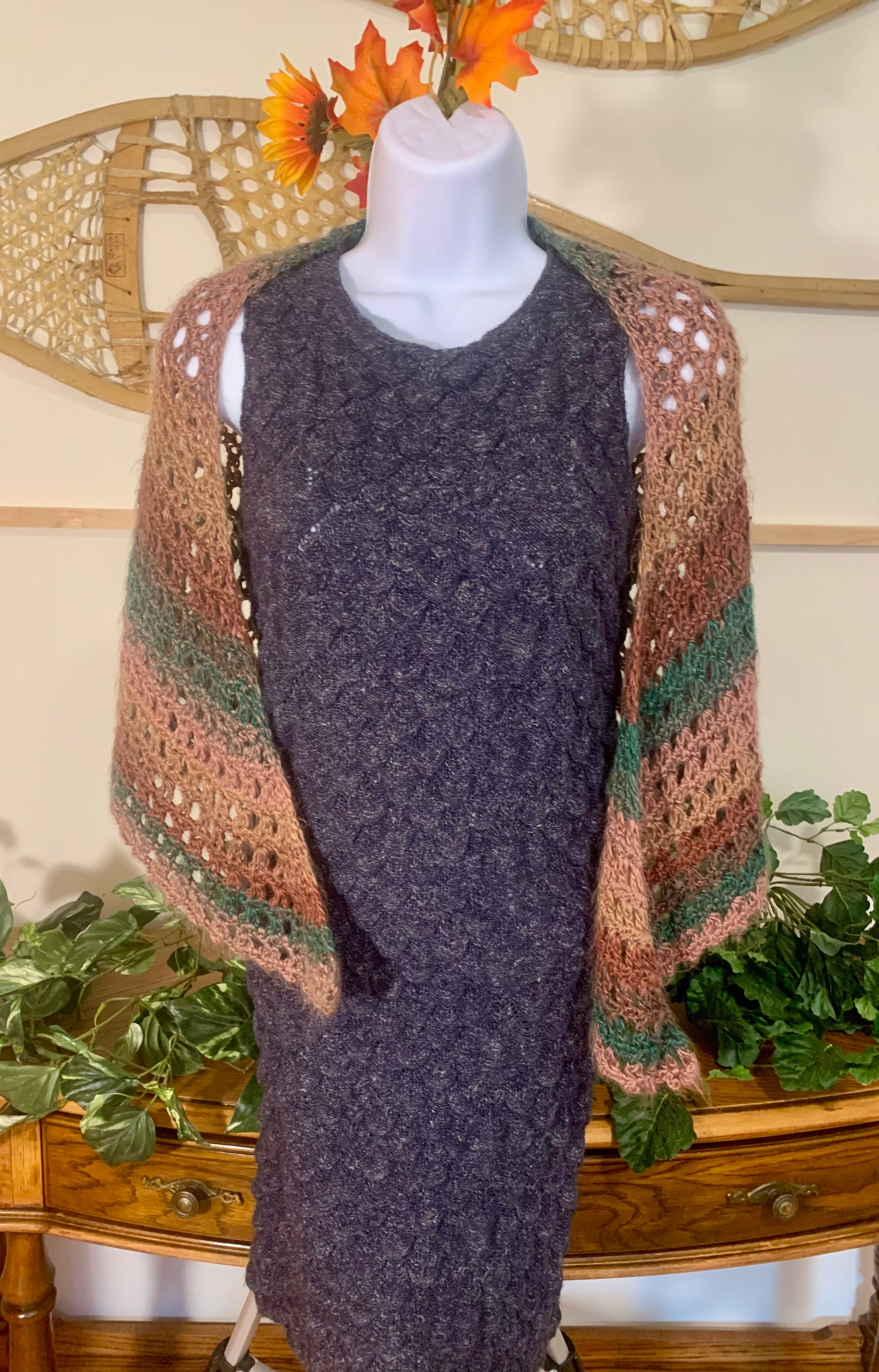 HANDMADE CROCHET triangle Shawl - Consigned with VARDO Vintage & Valuables vvvardo.ca