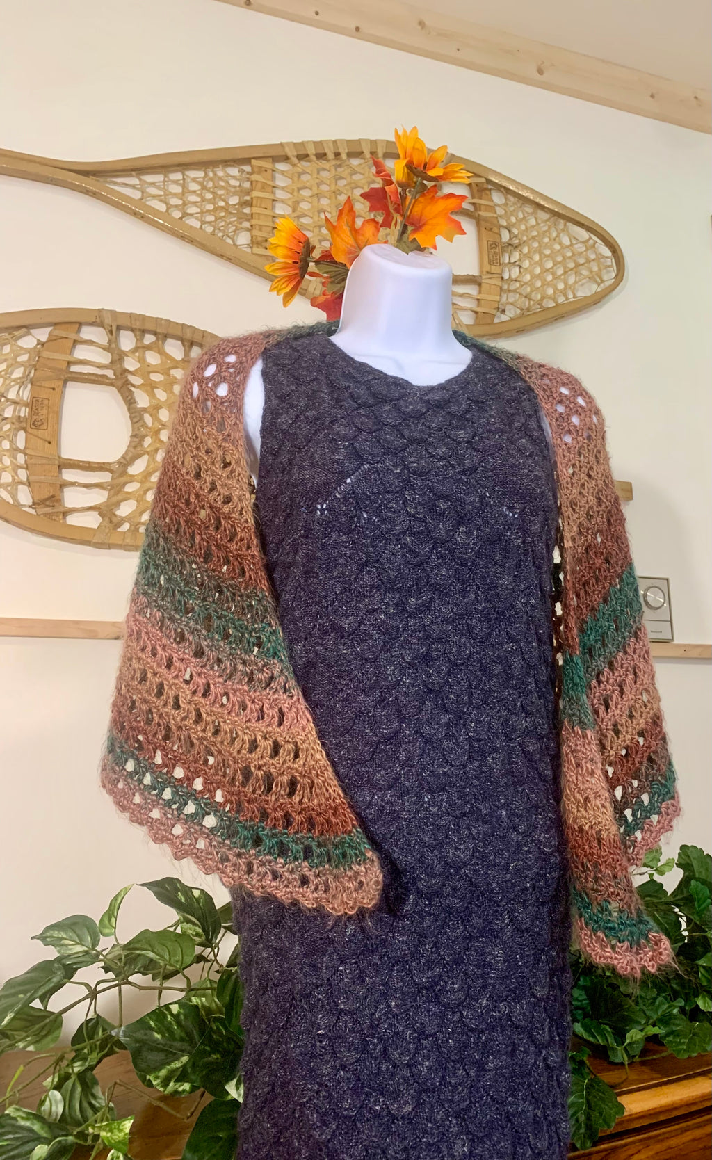 HANDMADE CROCHET triangle Shawl - Consigned with VARDO Vintage & Valuables vvvardo.ca