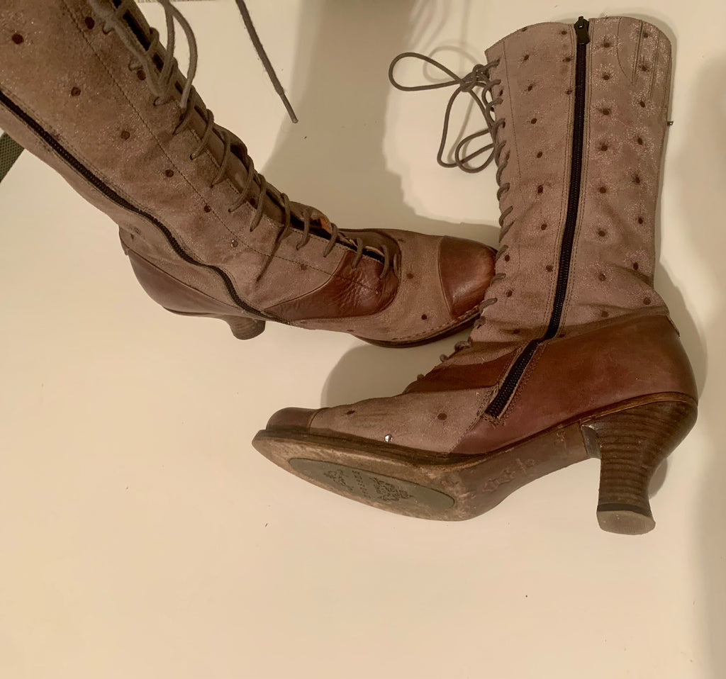 NEOSENS BOOTS - Consigned with VARDO Vintage & Valuables vvvardo.ca