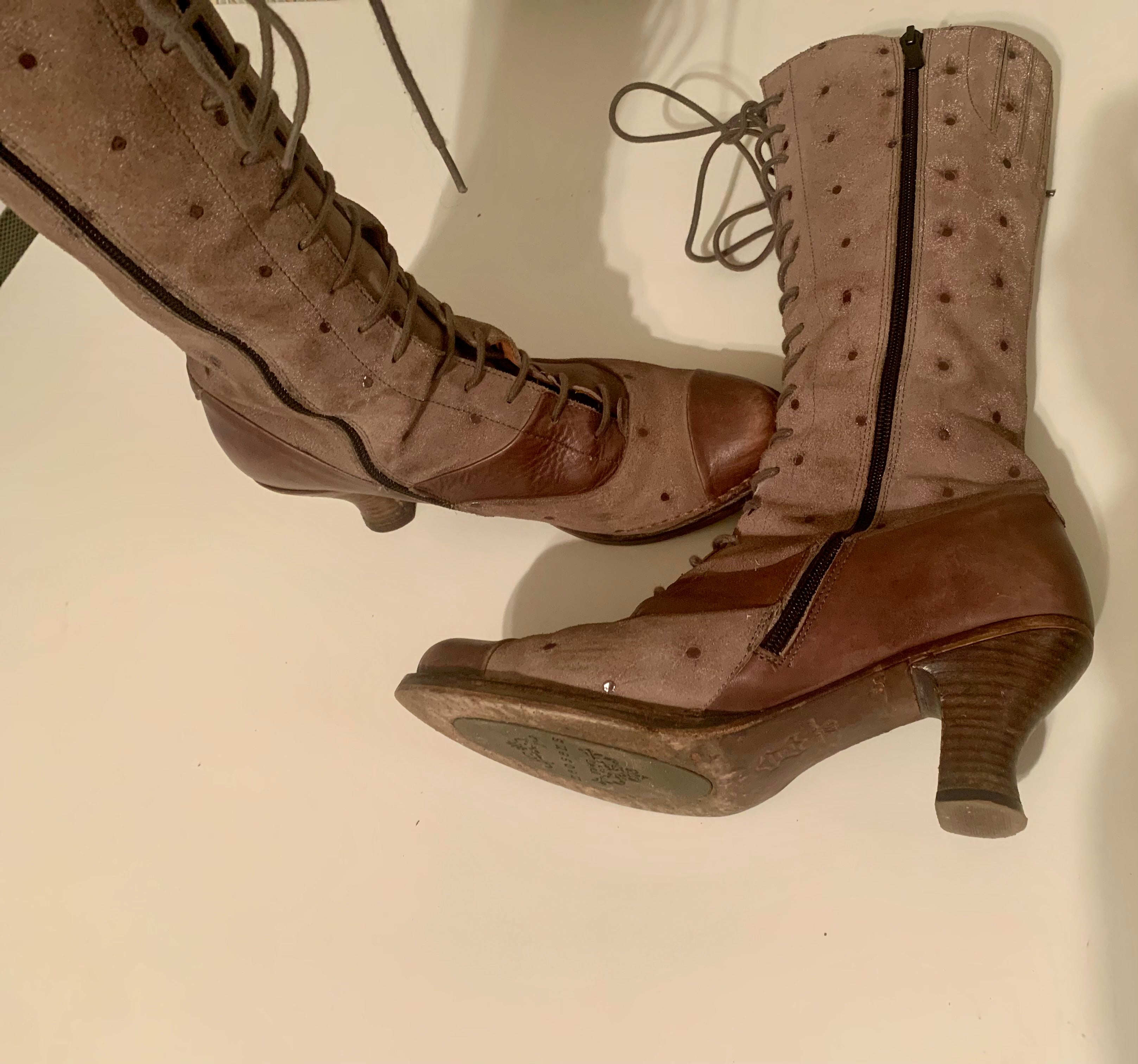 NEOSENS BOOTS - Consigned with VARDO Vintage & Valuables vvvardo.ca