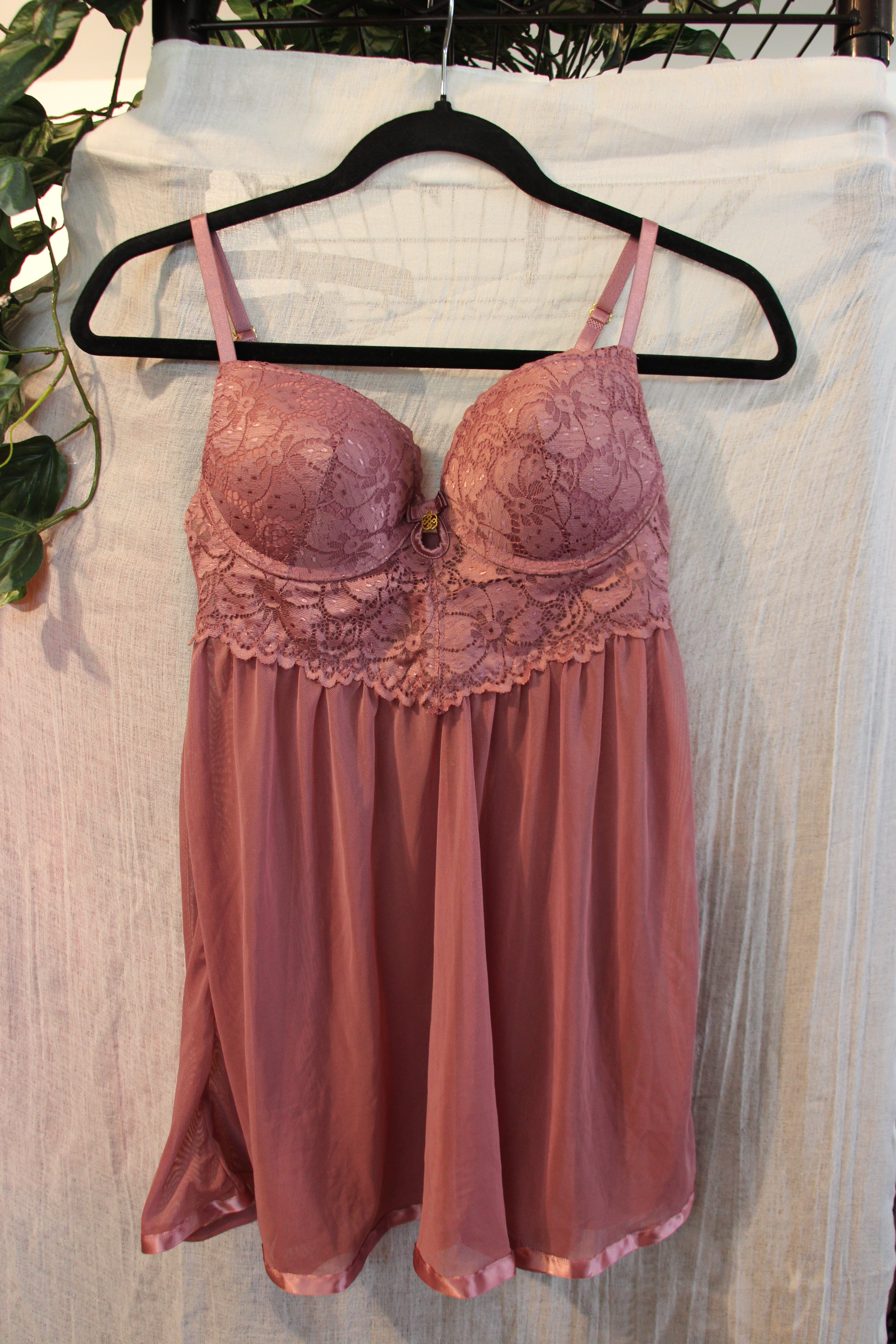 Size S Daisy Fuentes Pink Lace Bodice  and Sheer Bottom Adjustable Spaghetti Straps Camisole