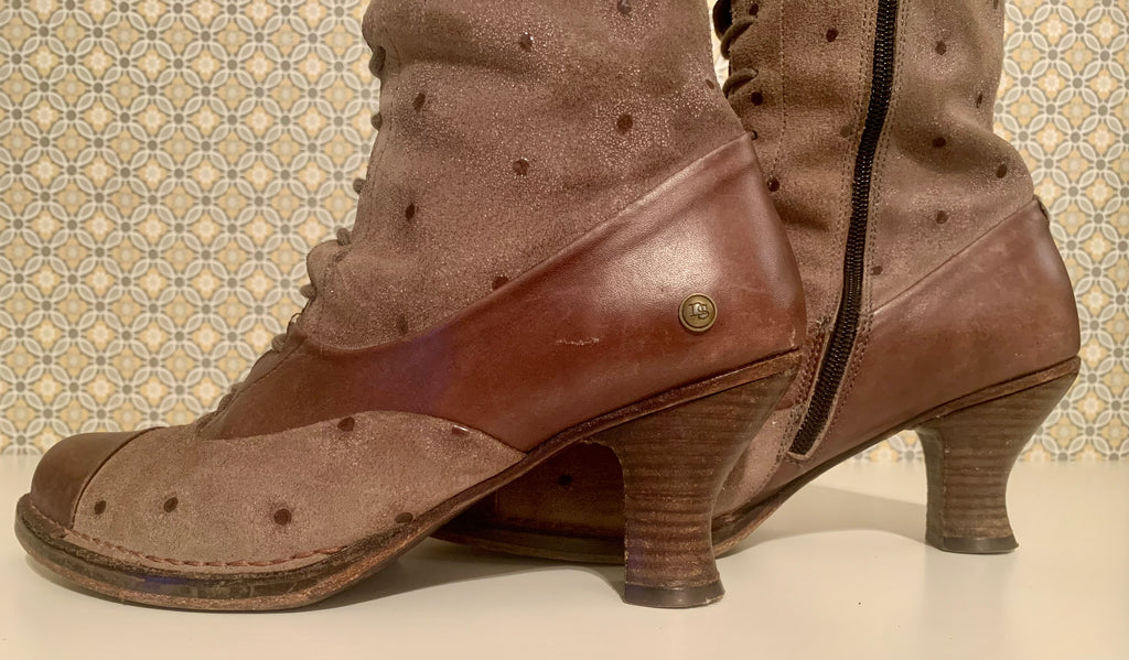 NEOSENS BOOTS - Consigned with VARDO Vintage & Valuables vvvardo.ca