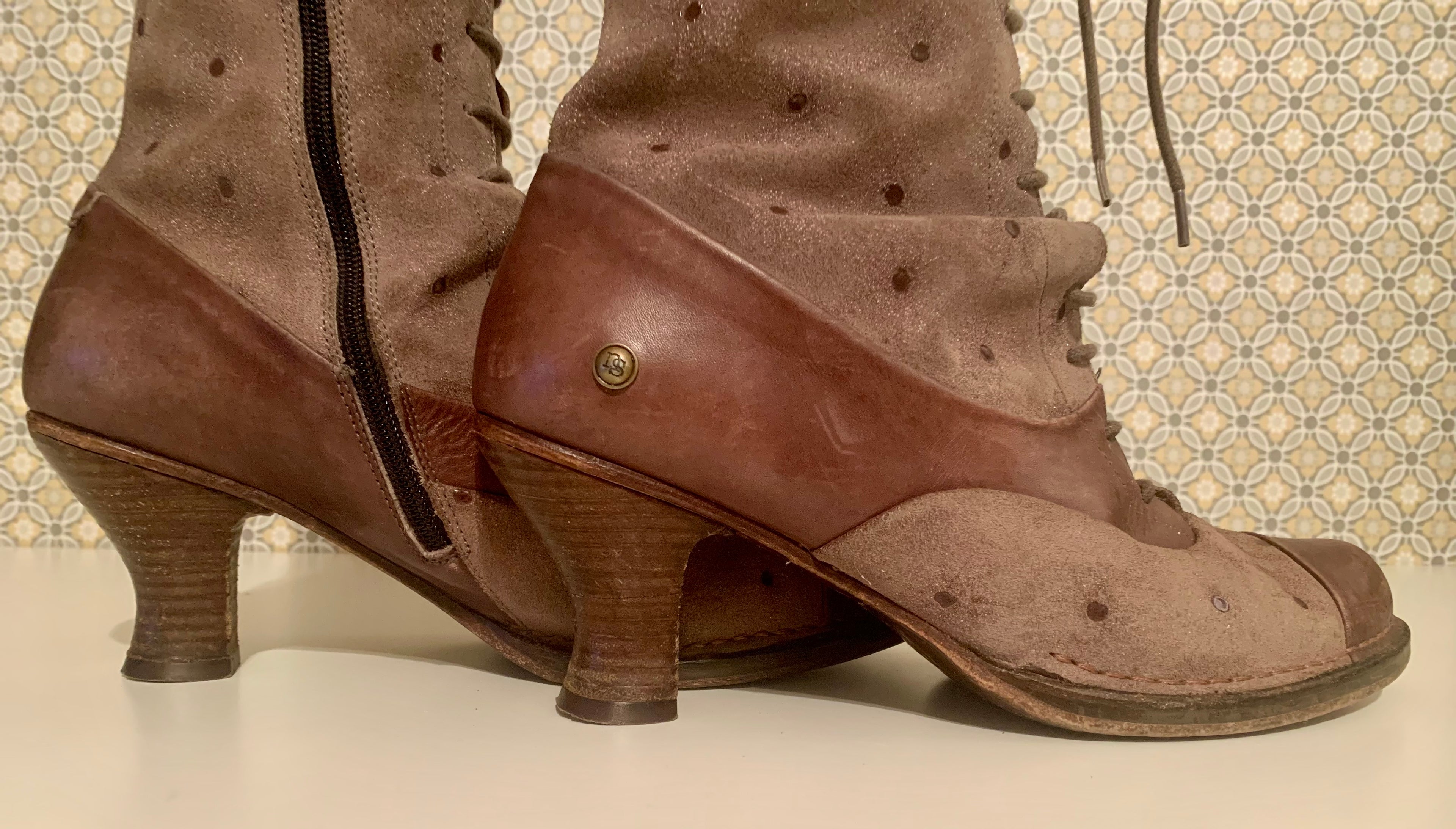 NEOSENS BOOTS - Consigned with VARDO Vintage & Valuables vvvardo.ca