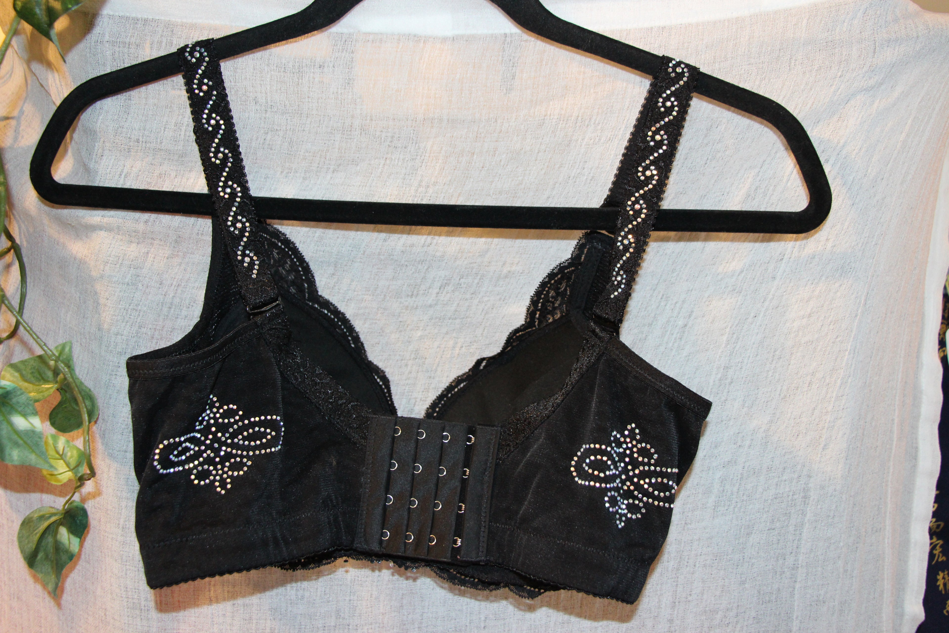 Size 34 /75 Quad Clasp Black Bra with Sparkle Detailing