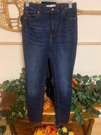 ARDENE SKINNY EIGHTYTWO JEANS - Consigned with VARDO Vintage & Valuables vvvardo.ca