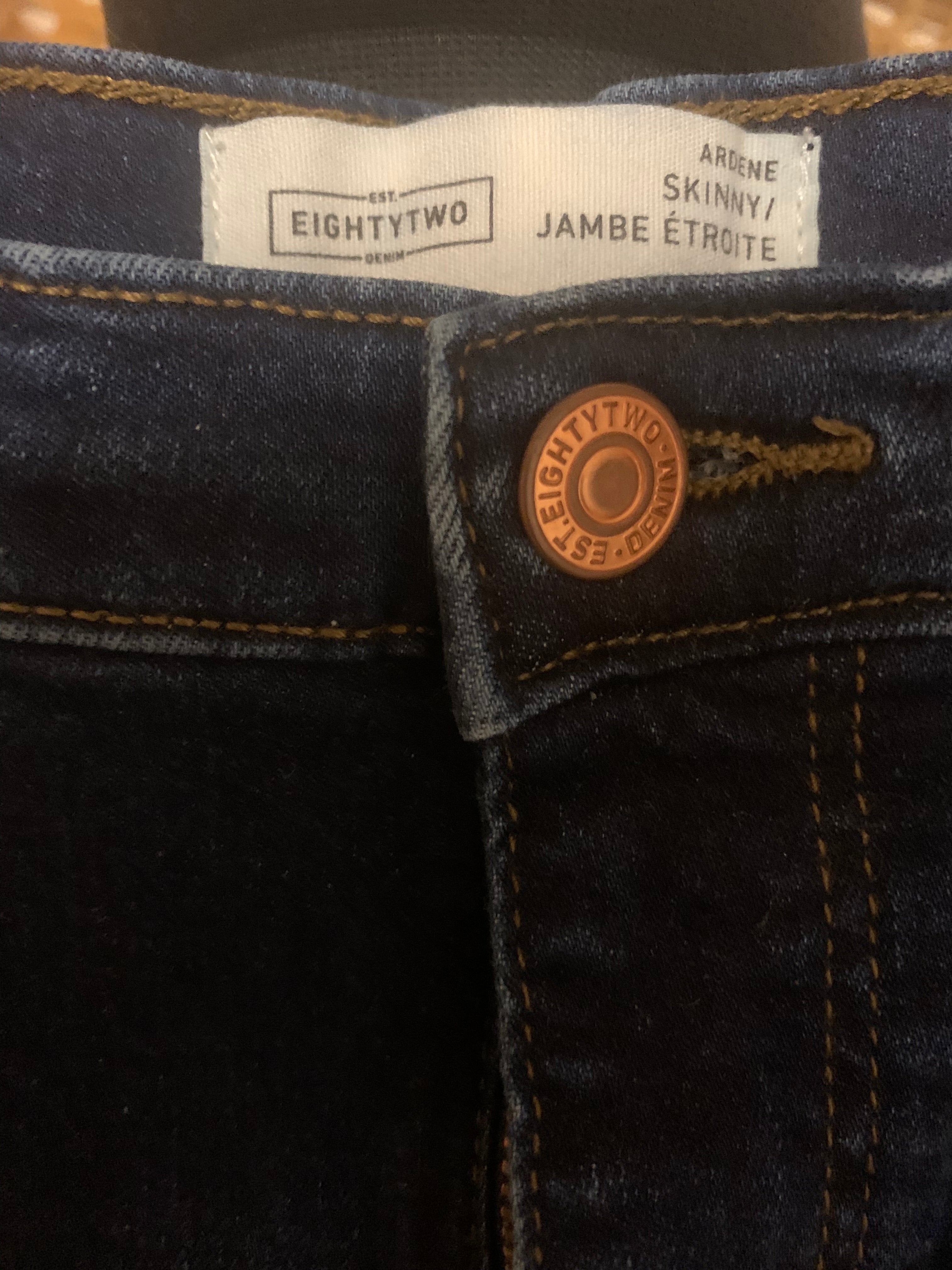 ARDENE SKINNY EIGHTYTWO JEANS - Consigned with VARDO Vintage & Valuables vvvardo.ca