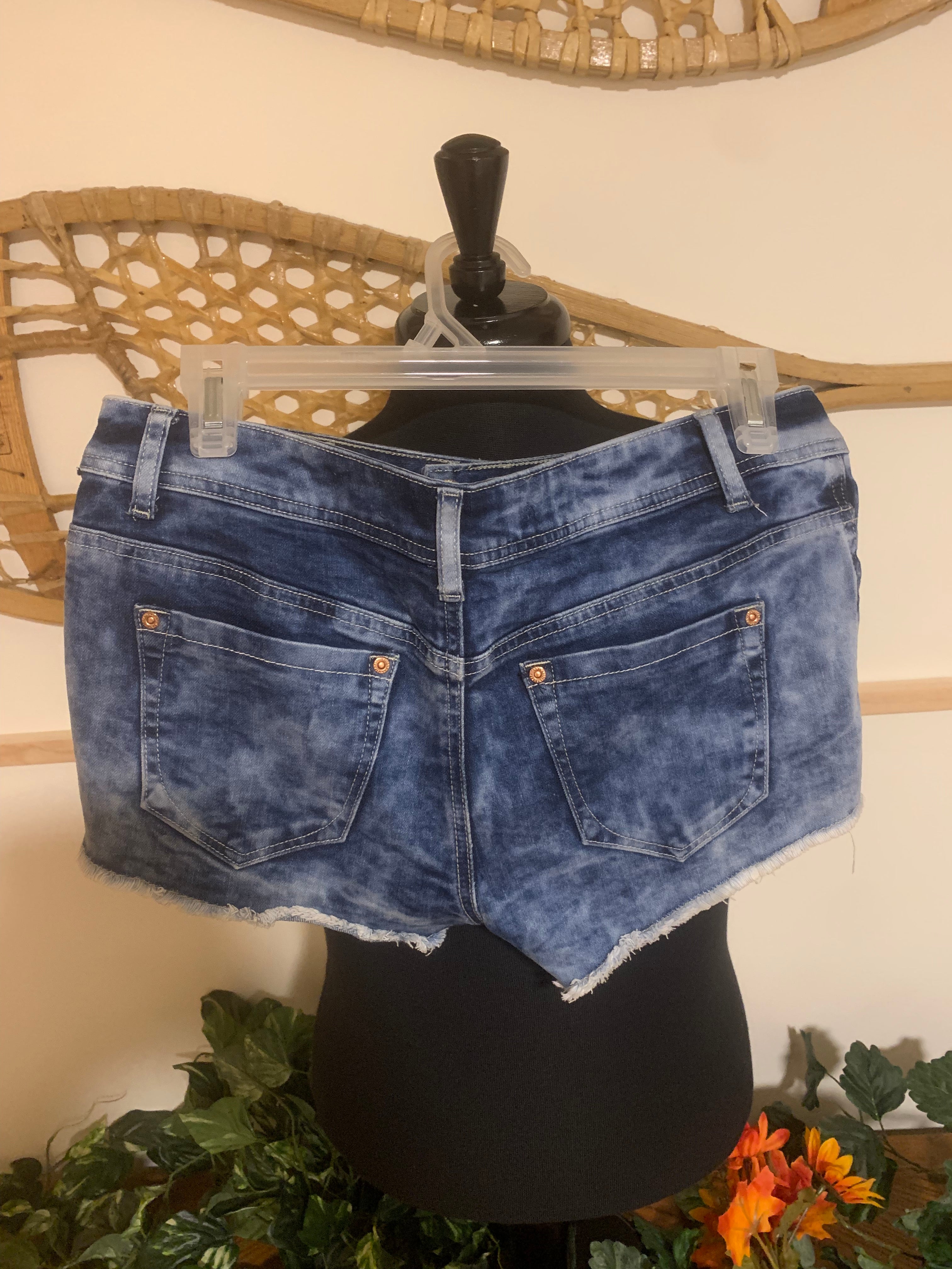 PARISIAN COLLECTION SPECIAL DENIM PRODUCTS HOTPANTS- Consigned with VARDO Vintage & Valuables vvvardo.ca
