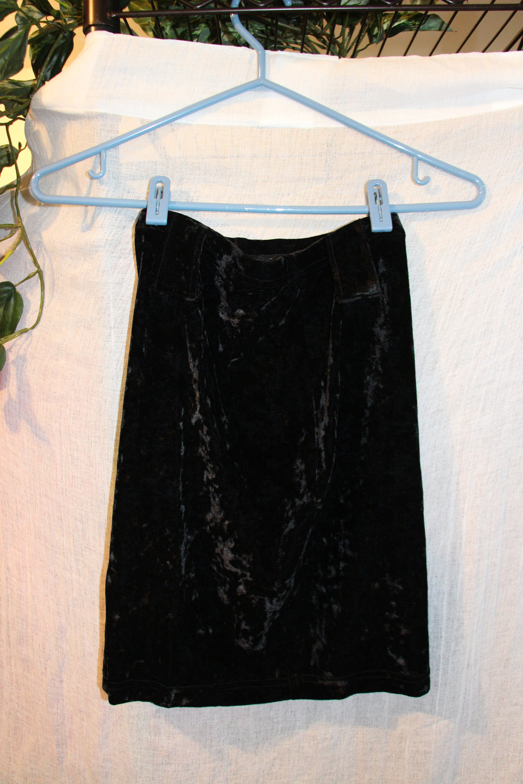 Size S Contempo Casuals Stretchy Velour Skirt