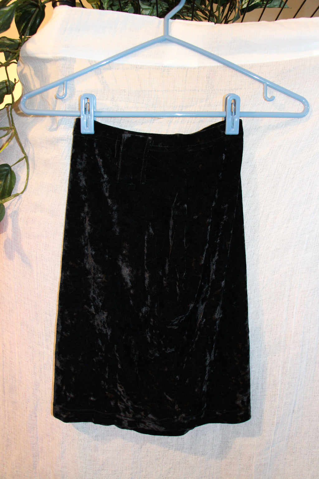 Size S Contempo Casuals Stretchy Velour Skirt