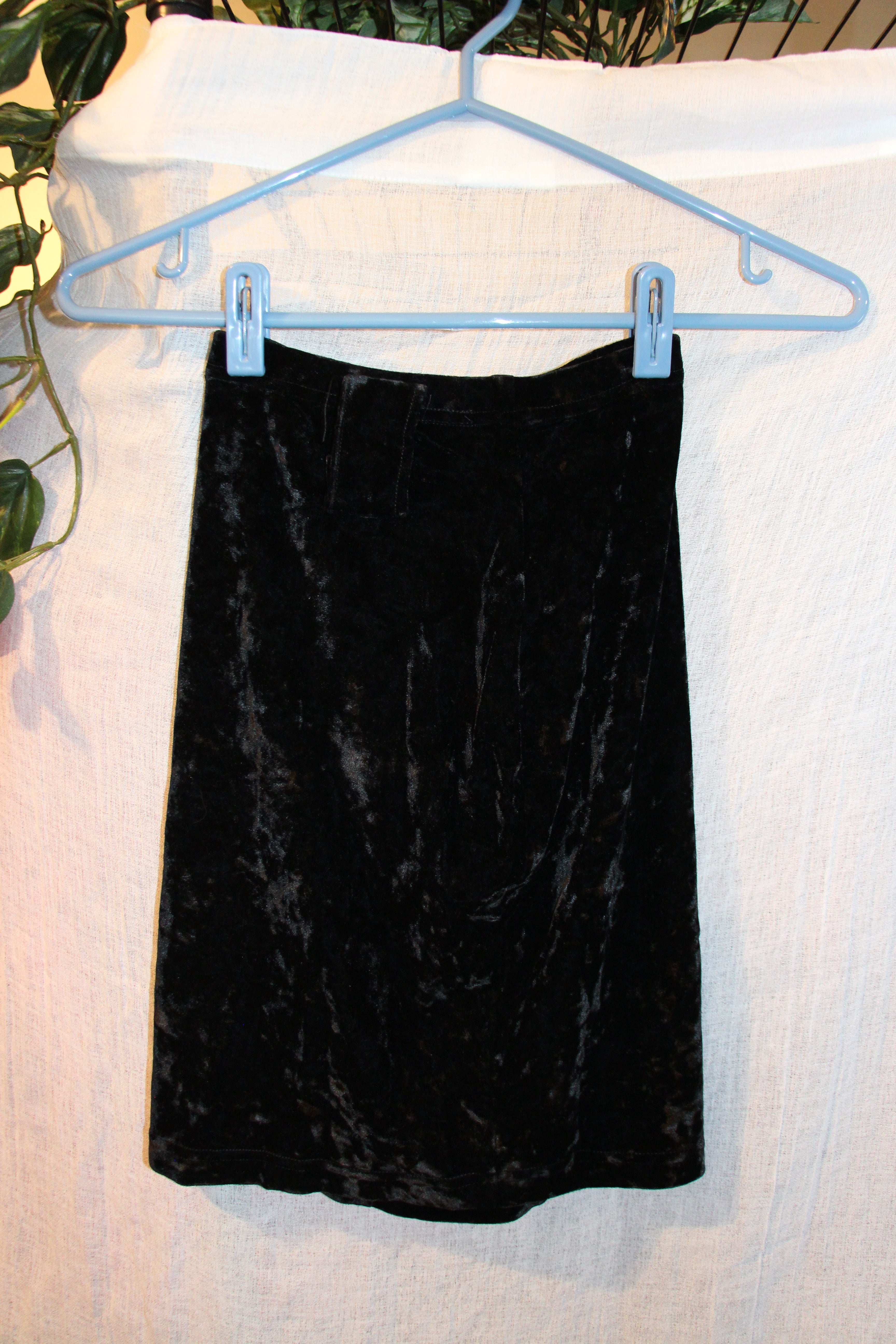 Size S Contempo Casuals Stretchy Velour Skirt