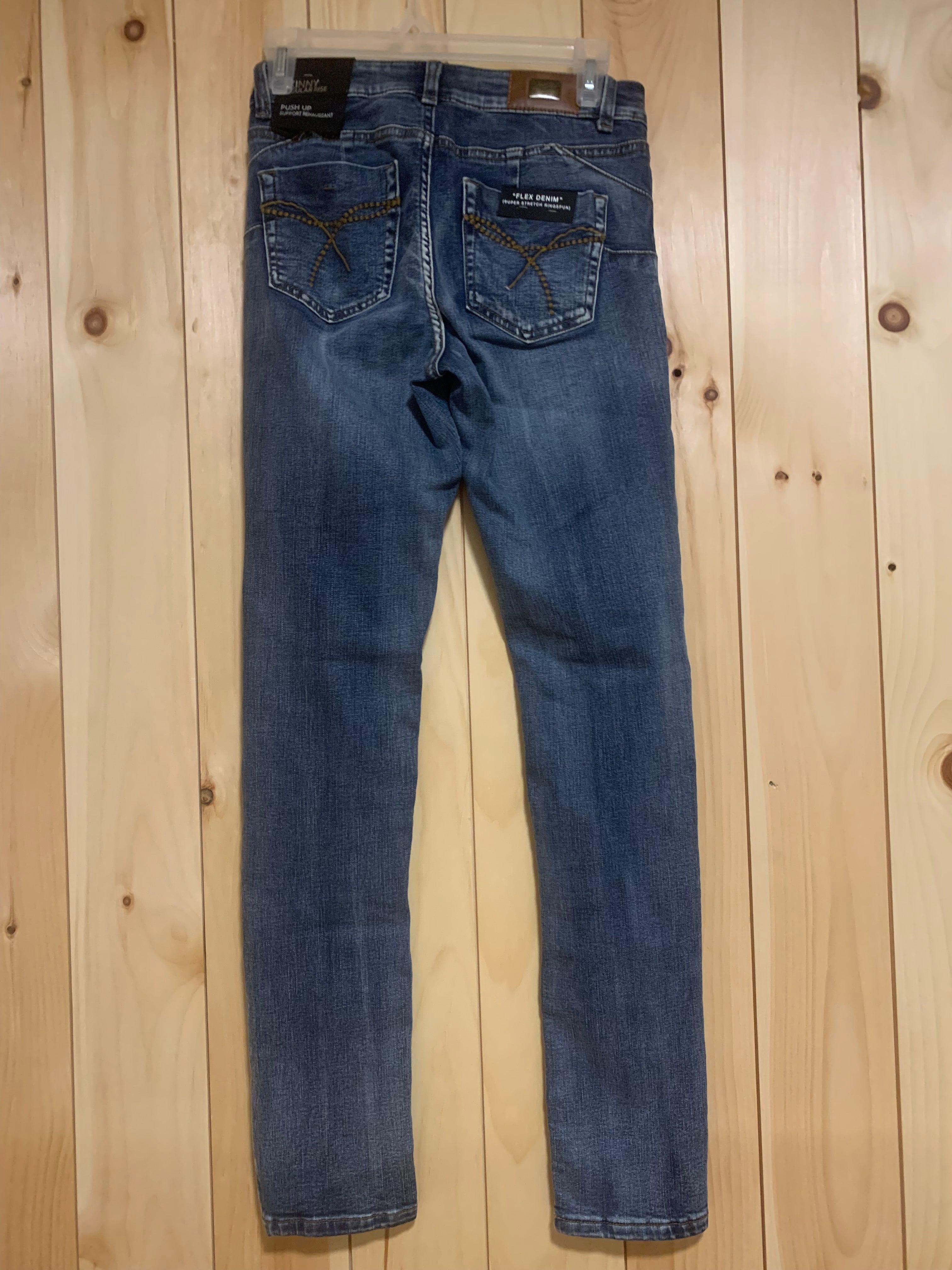 FOXY JEANS JOY REGULAR RISE SKINNY - Consigned with VARDO Vintage & Valuables vvvardo.ca