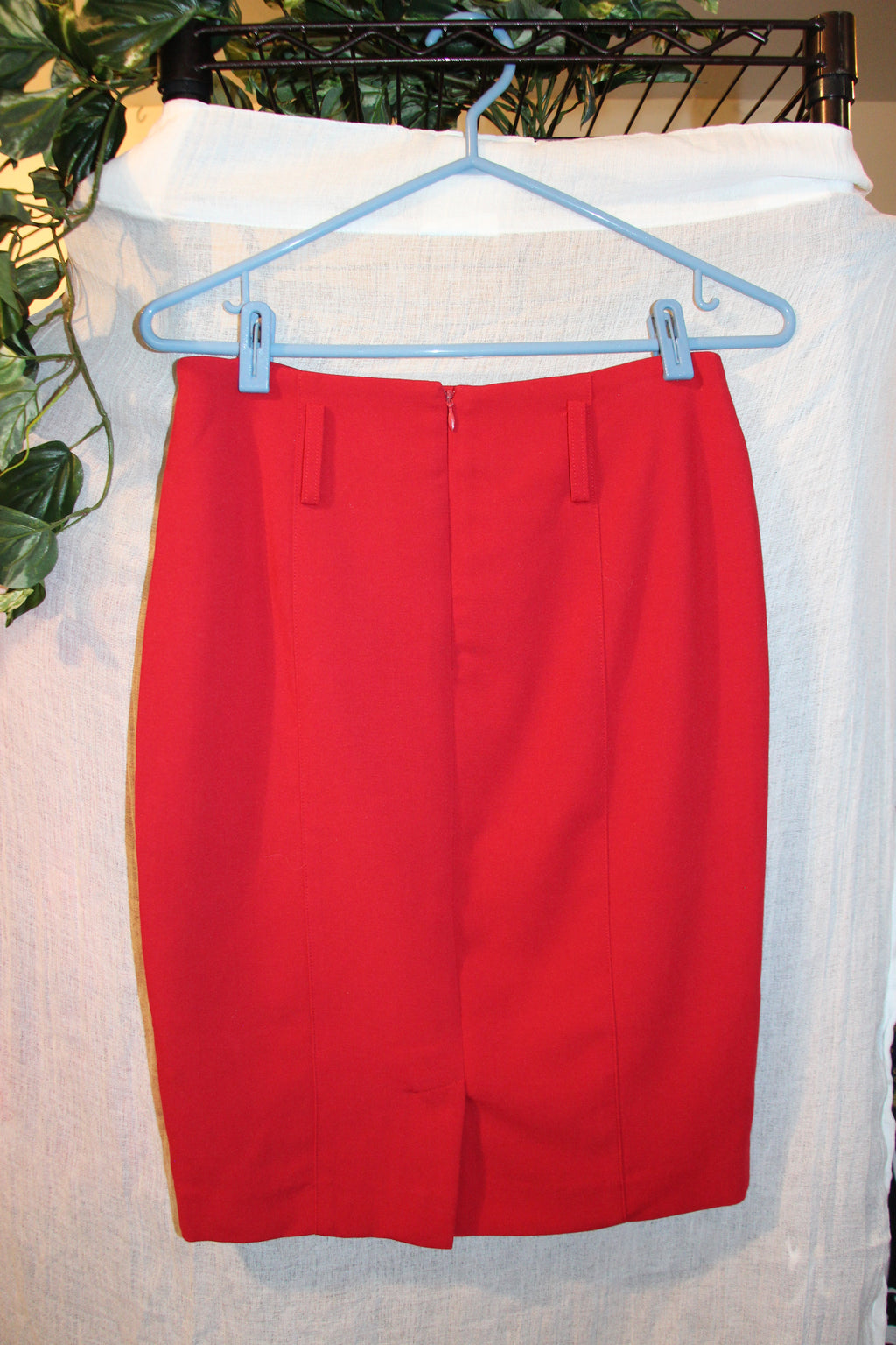 Red Straight Skirt by Le Chateau Size 3/4