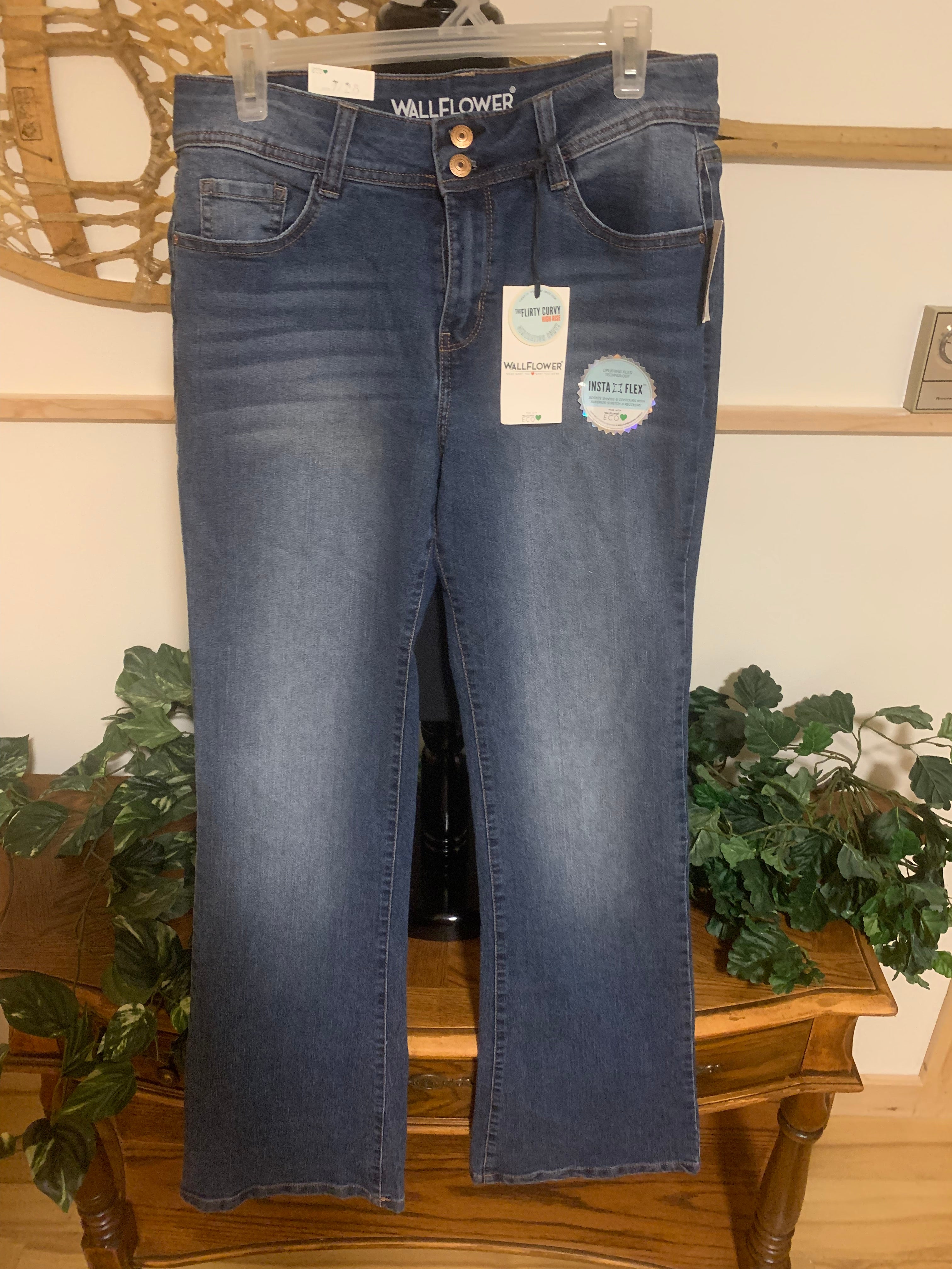 WALLFLOWER THE FLIRTY CURVY HIGH RISE FLARE JEANS - Consigned with VARDO Vintage & Valuables vvvardo.ca