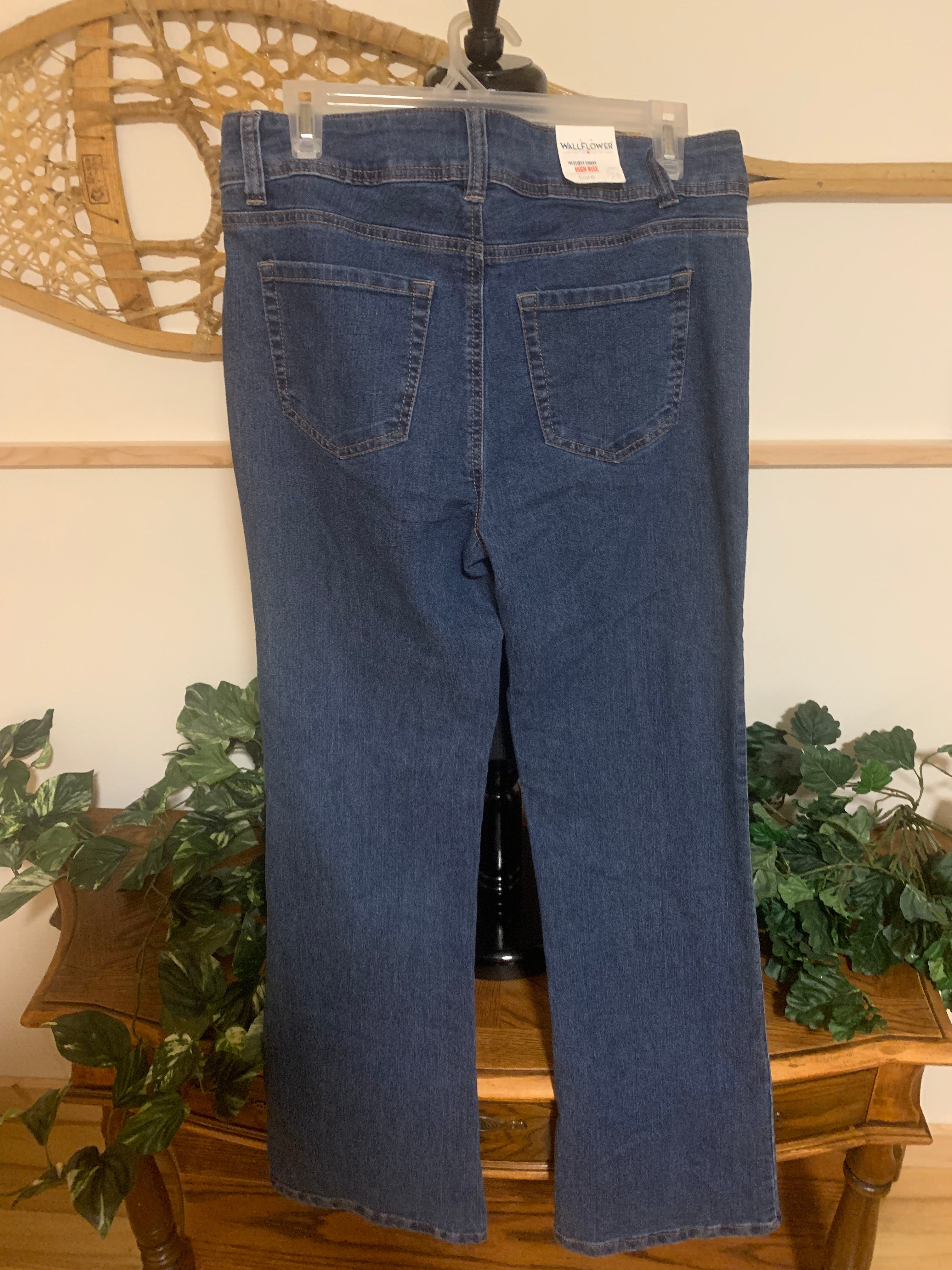WALLFLOWER THE FLIRTY CURVY HIGH RISE FLARE JEANS - Consigned with VARDO Vintage & Valuables vvvardo.ca