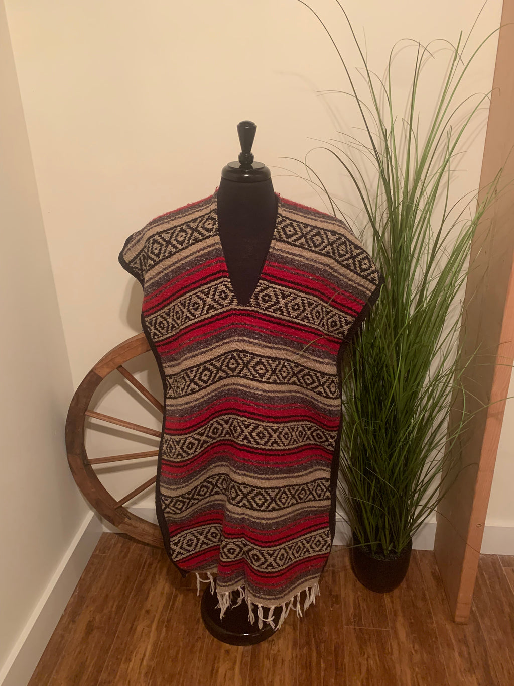 ARTILANA PONCHO- Consigned with VARDO Vintage & Valuables vvvardo.ca