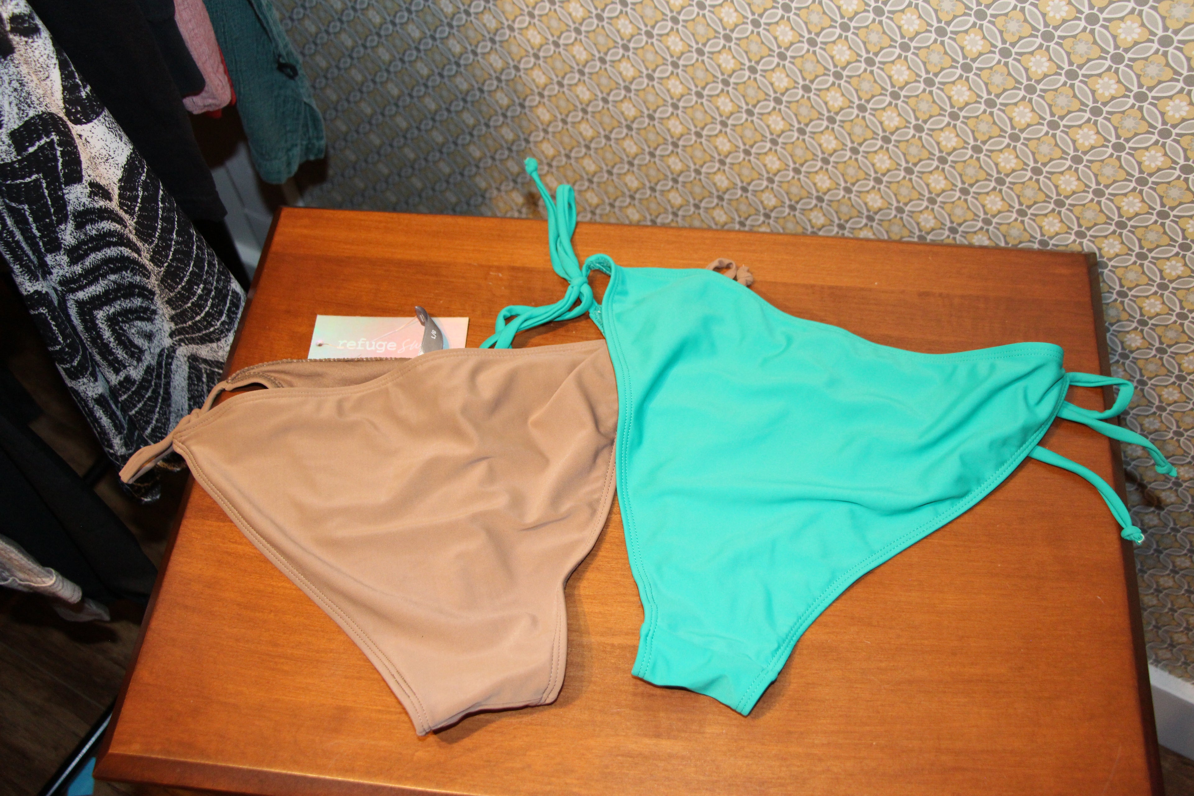 Size L & XL Refuge Double Hip Tie Beige and Turquoise Bikini Bottoms consignment