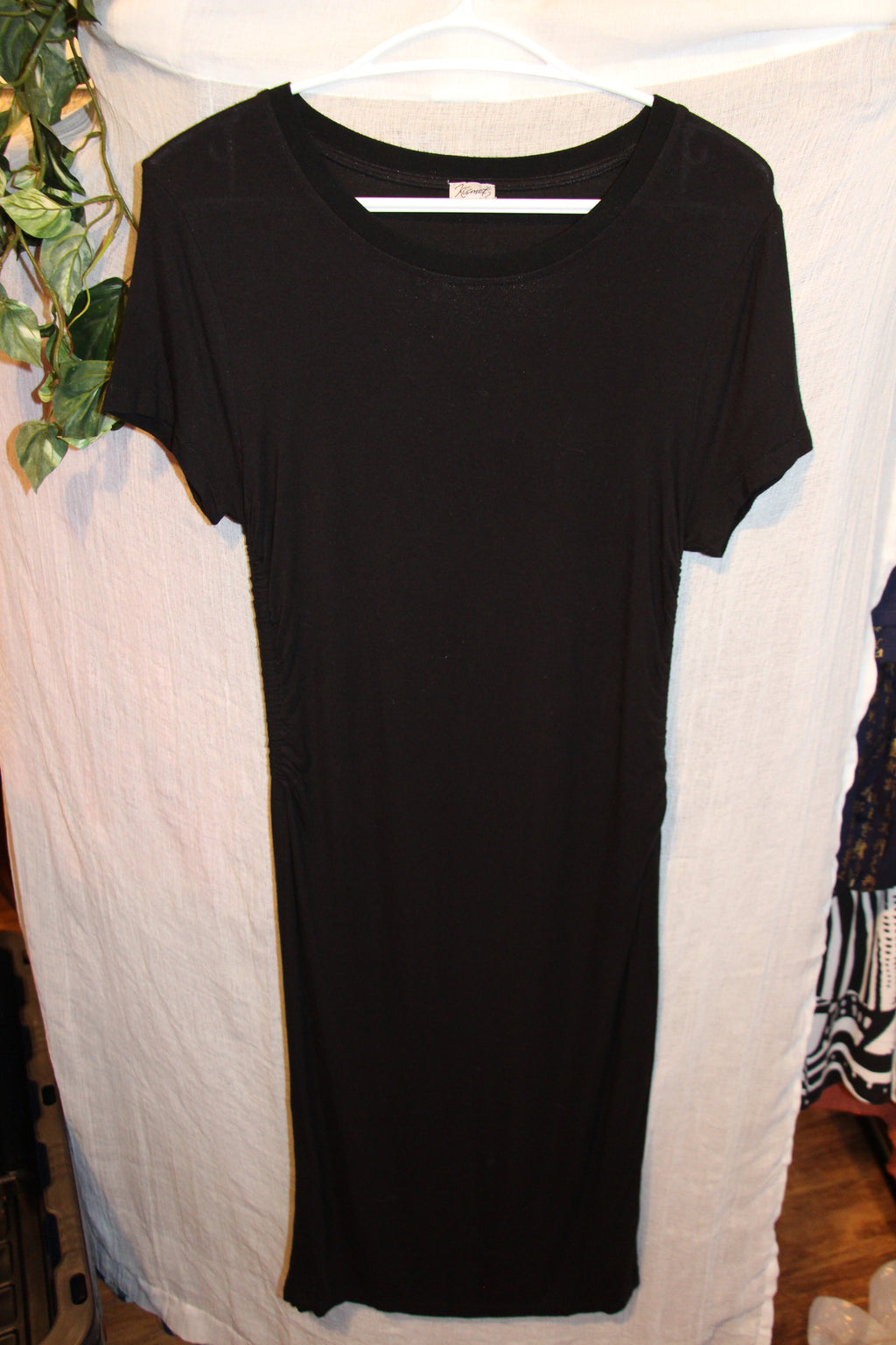 Size S Kismet 95% Rayon Fitted Short Sleeve Black Dress Consignment