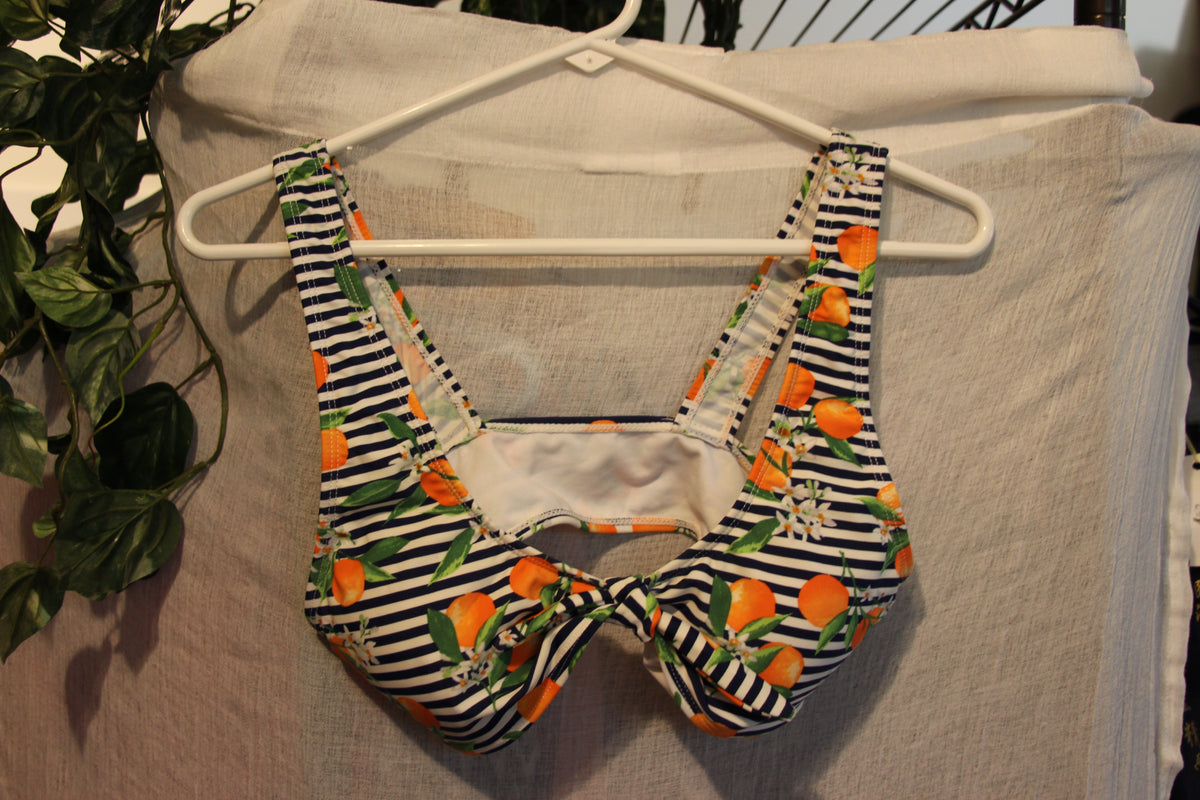 Size L Cabana Del Sol Black and White Oranges and Floral Graphics