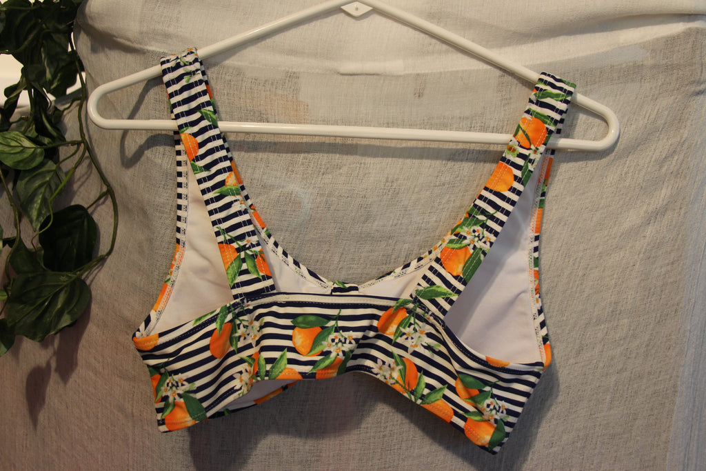 Size L Cabana Del Sol Black and White Oranges and Floral Graphics