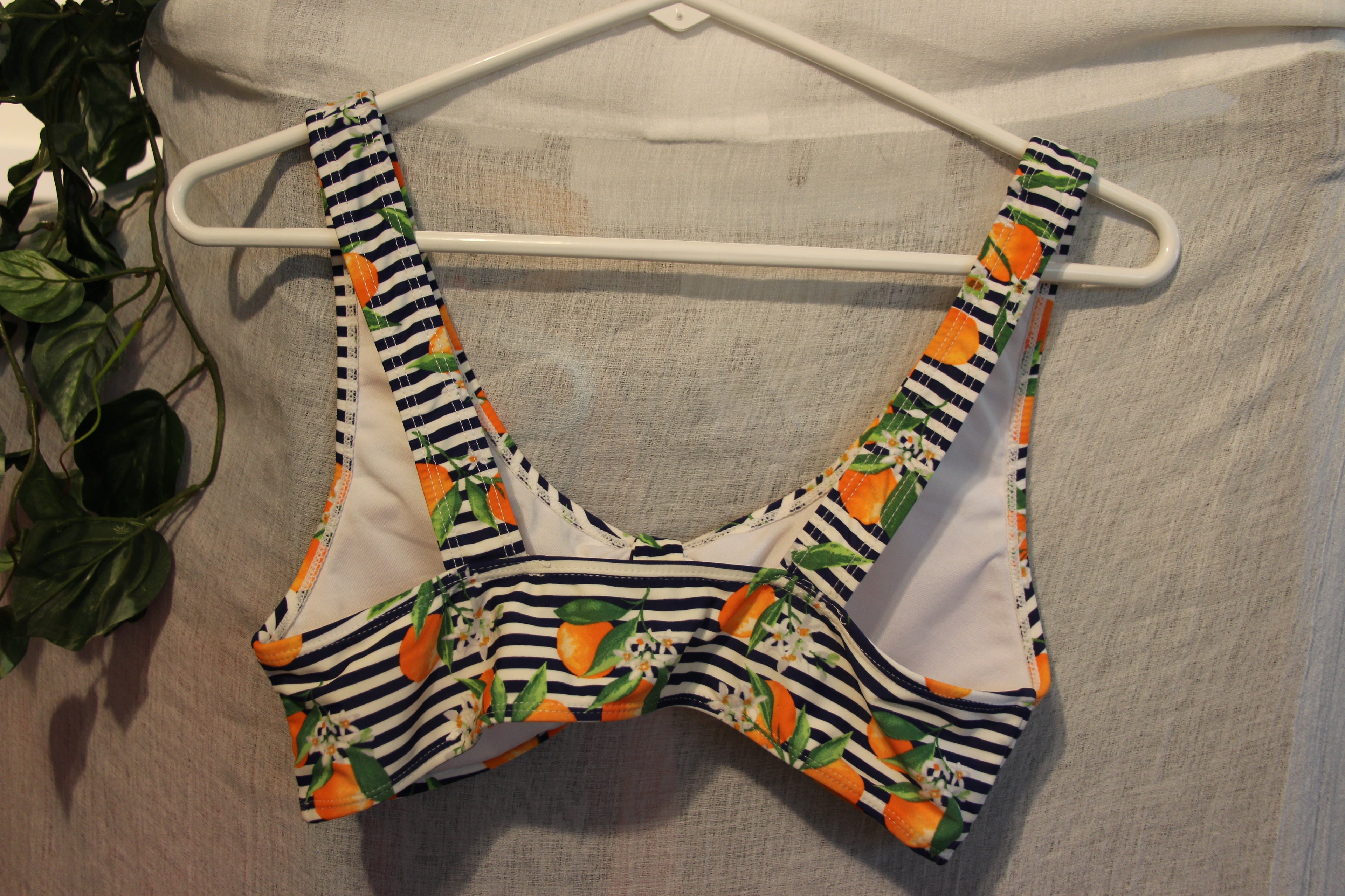 Size L Cabana Del Sol Black and White Oranges and Floral Graphics