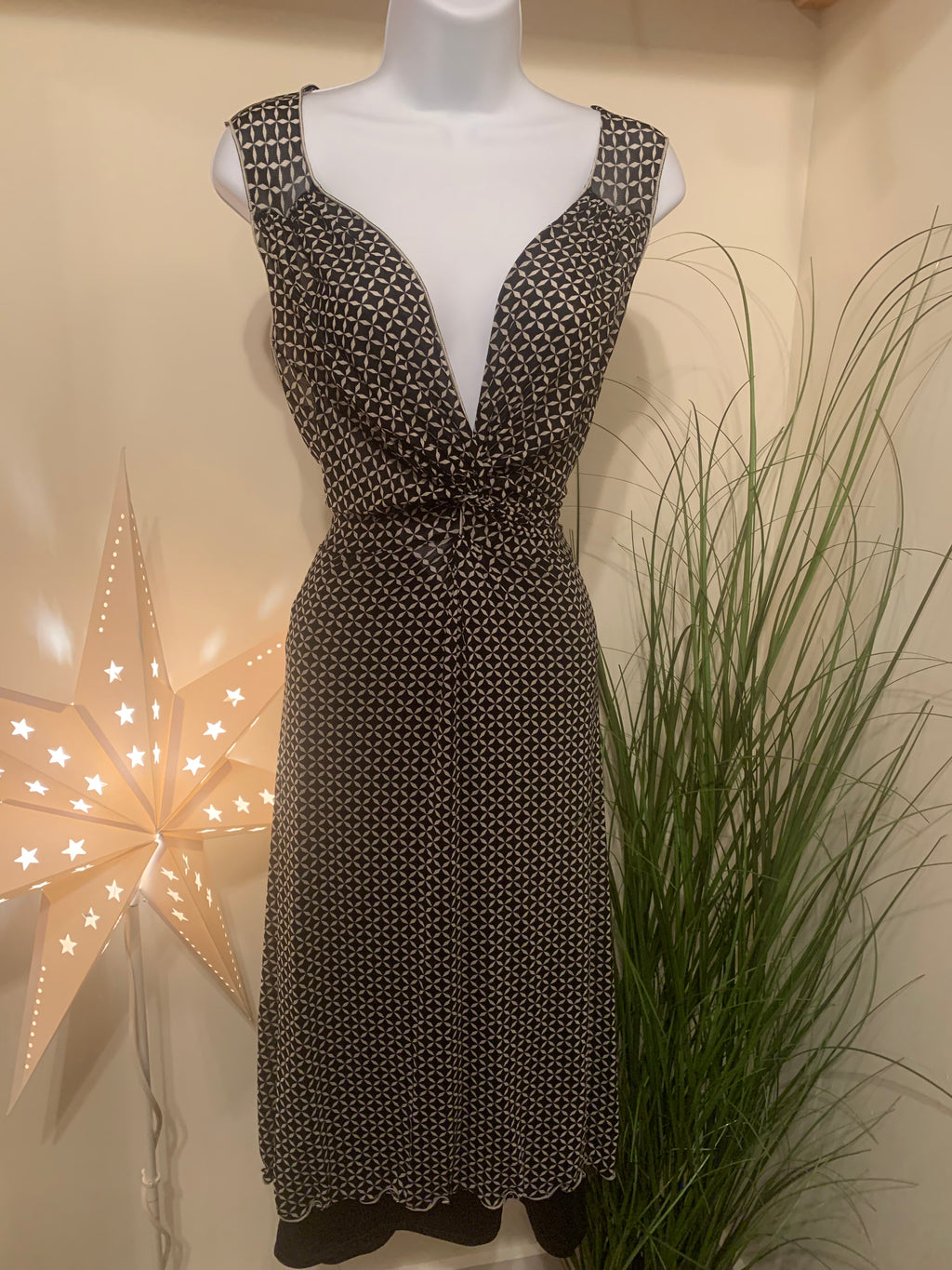 MAX STUDIO DRESS - Consigned with VARDO Vintage & Valuables vvvardo.ca
